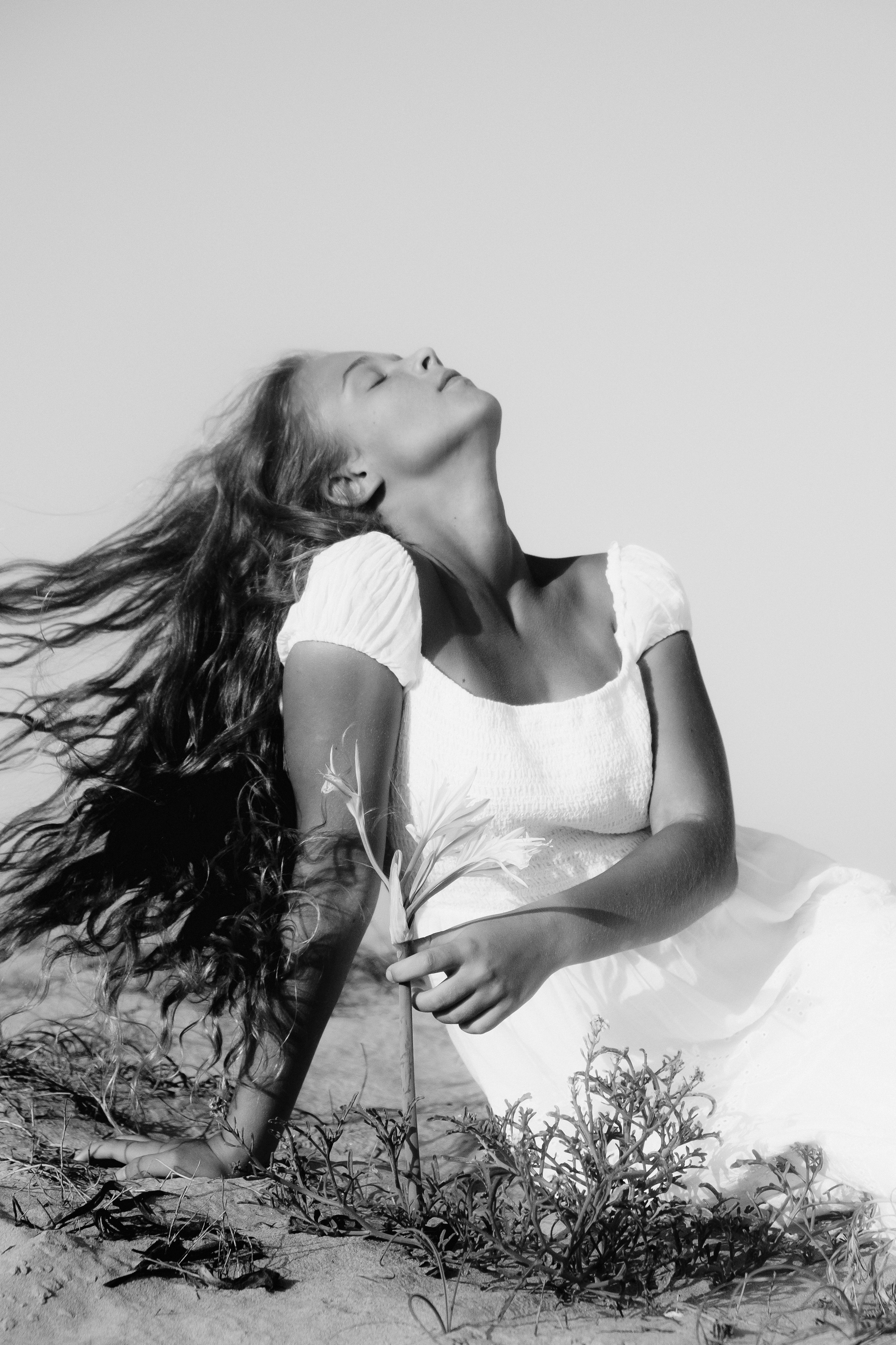 Gentle photo session in the dunes by the sea