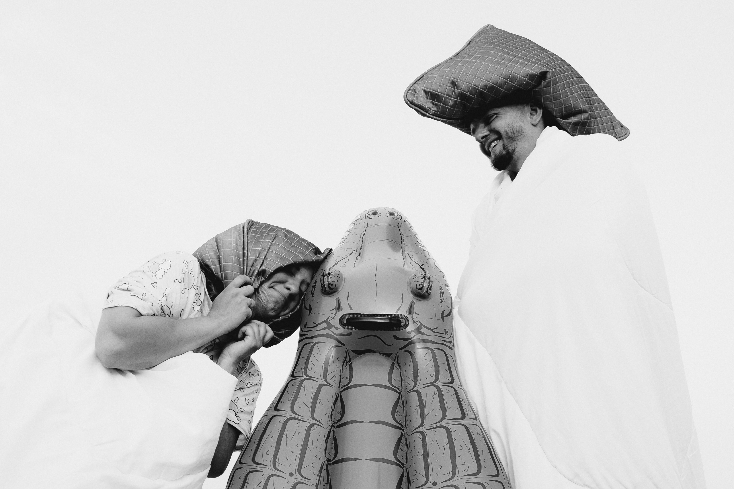 Crazy love story on the beach with an inflatable crocodile