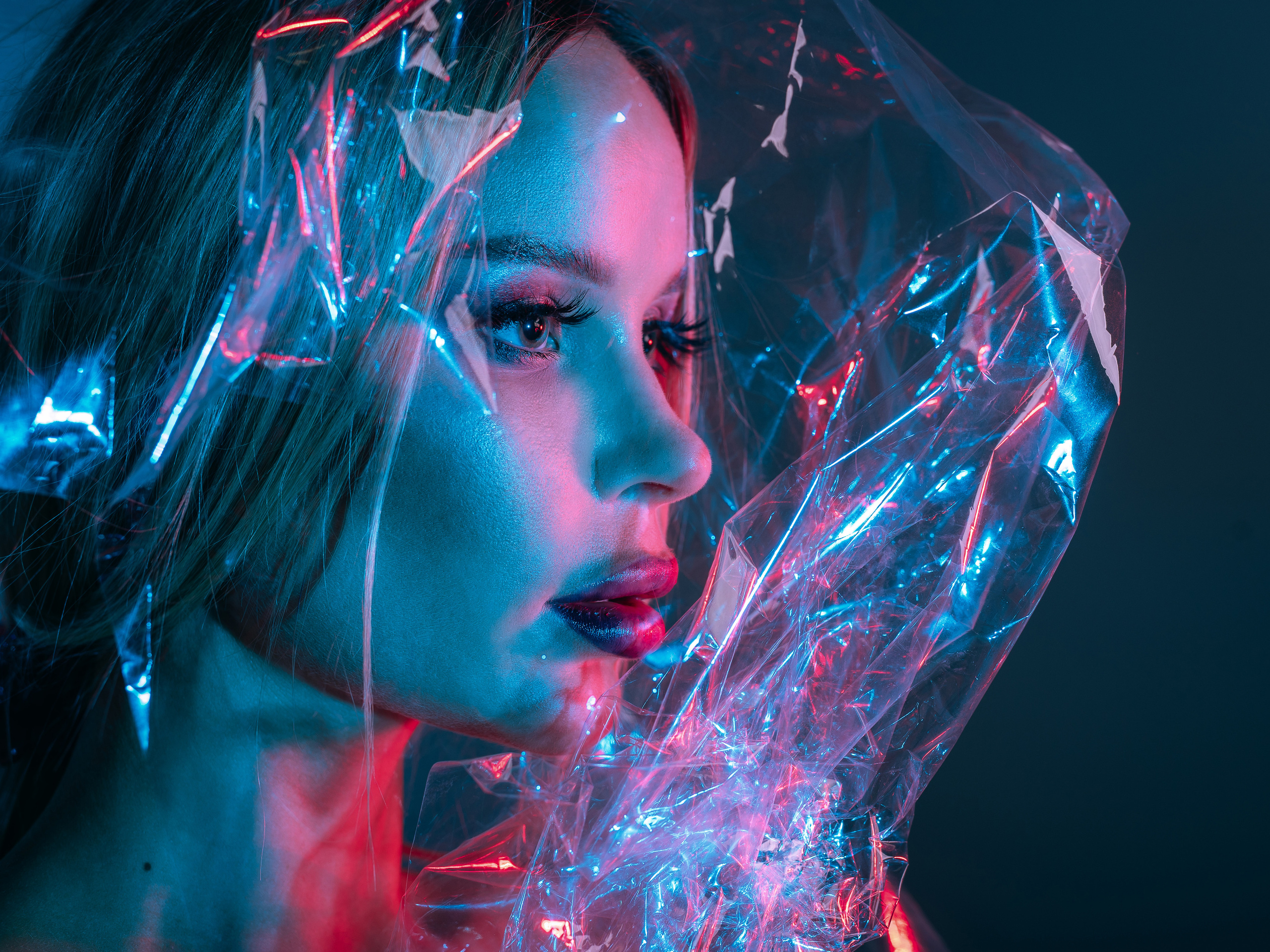 Студийная фотосессия в полиэтиленовой пленке