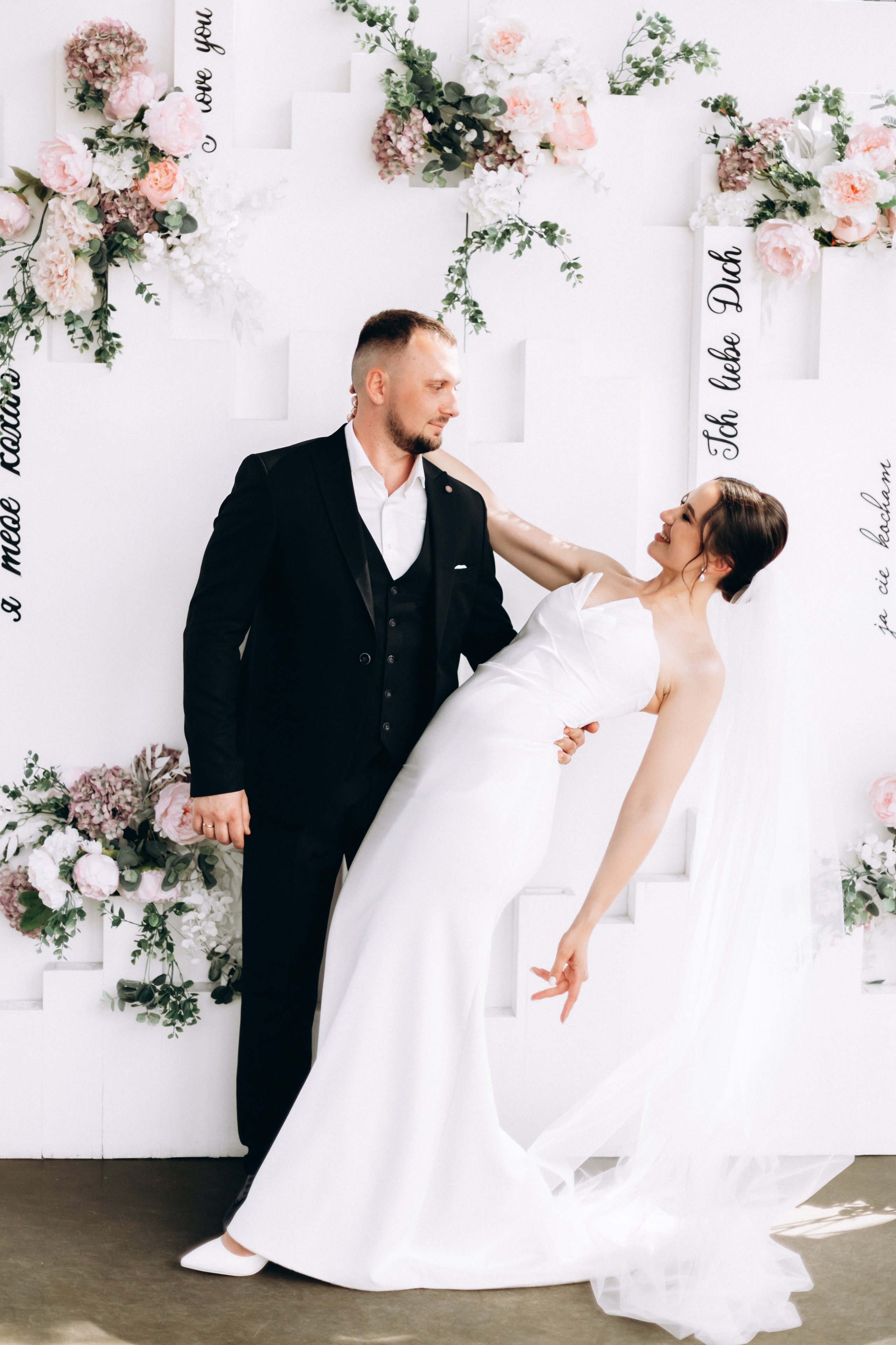 White Wedding. Wedding and Family Photograph