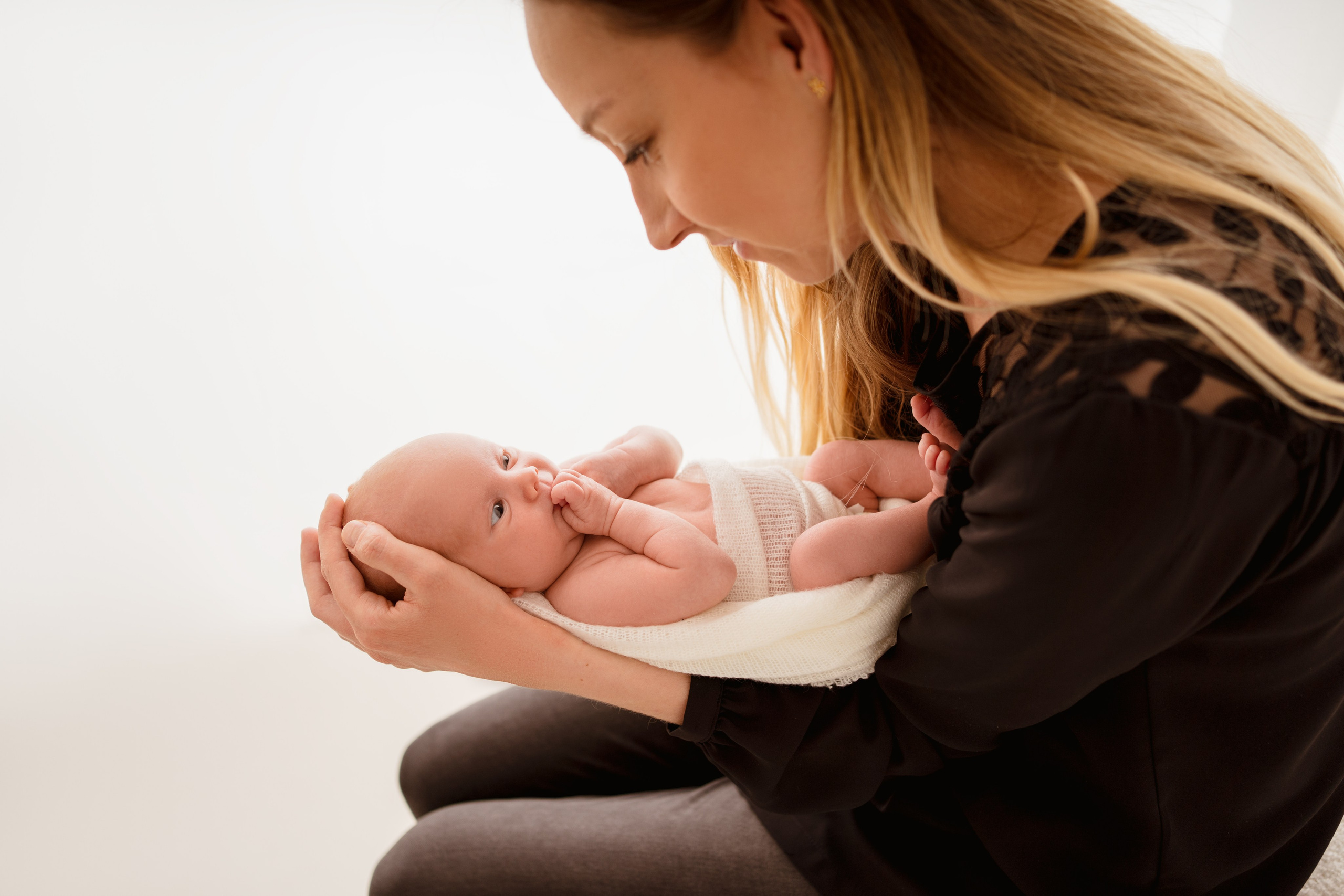 Sesja noworodkowa. Fotograf Łódź - sesja ciążowa, noworodkowa, dziecięca. Studio w Łodzi
