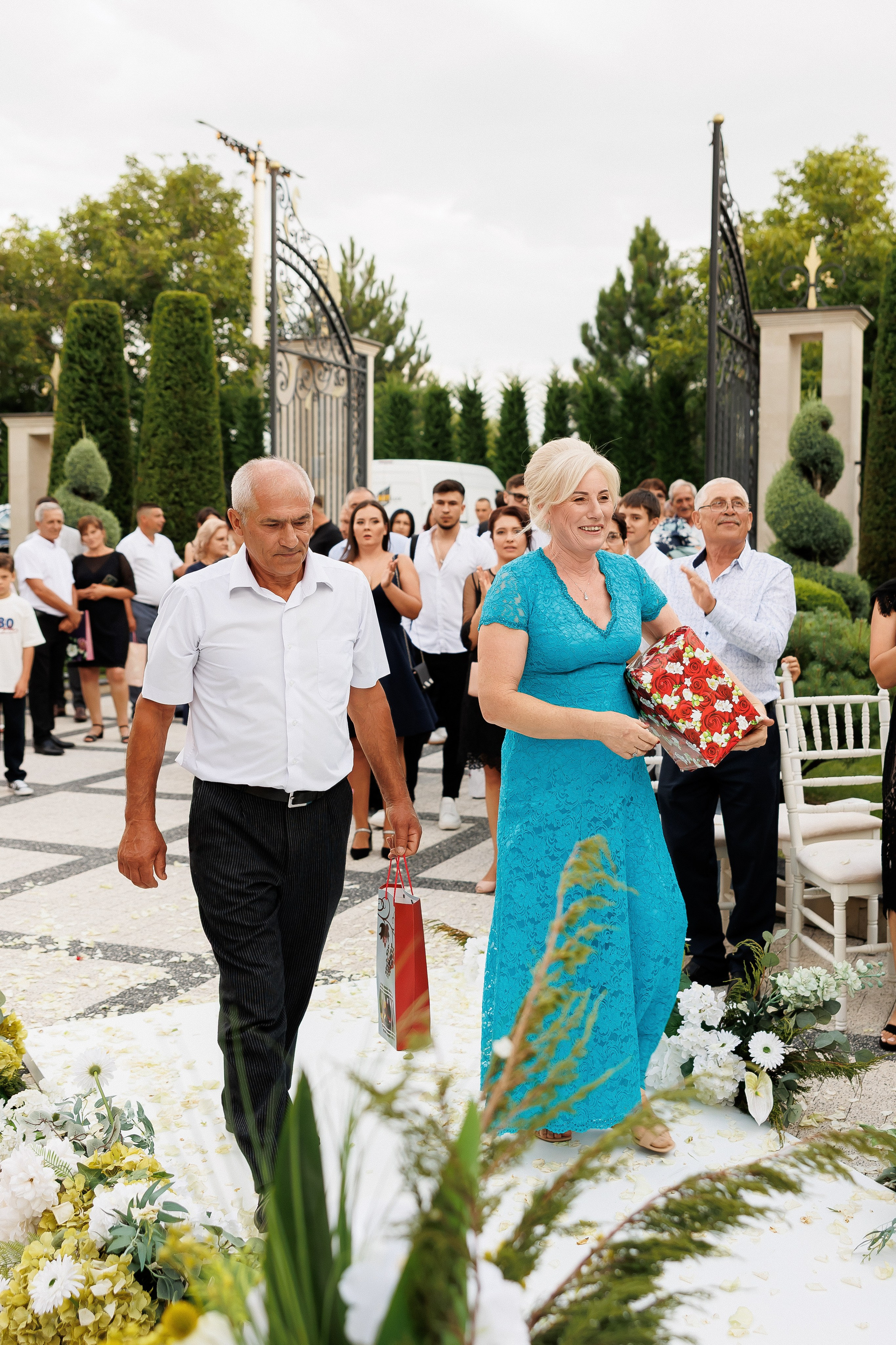 Eugen & Livia — Grand Elysee — Wedding Day. Servicii Foto și Video 067188353