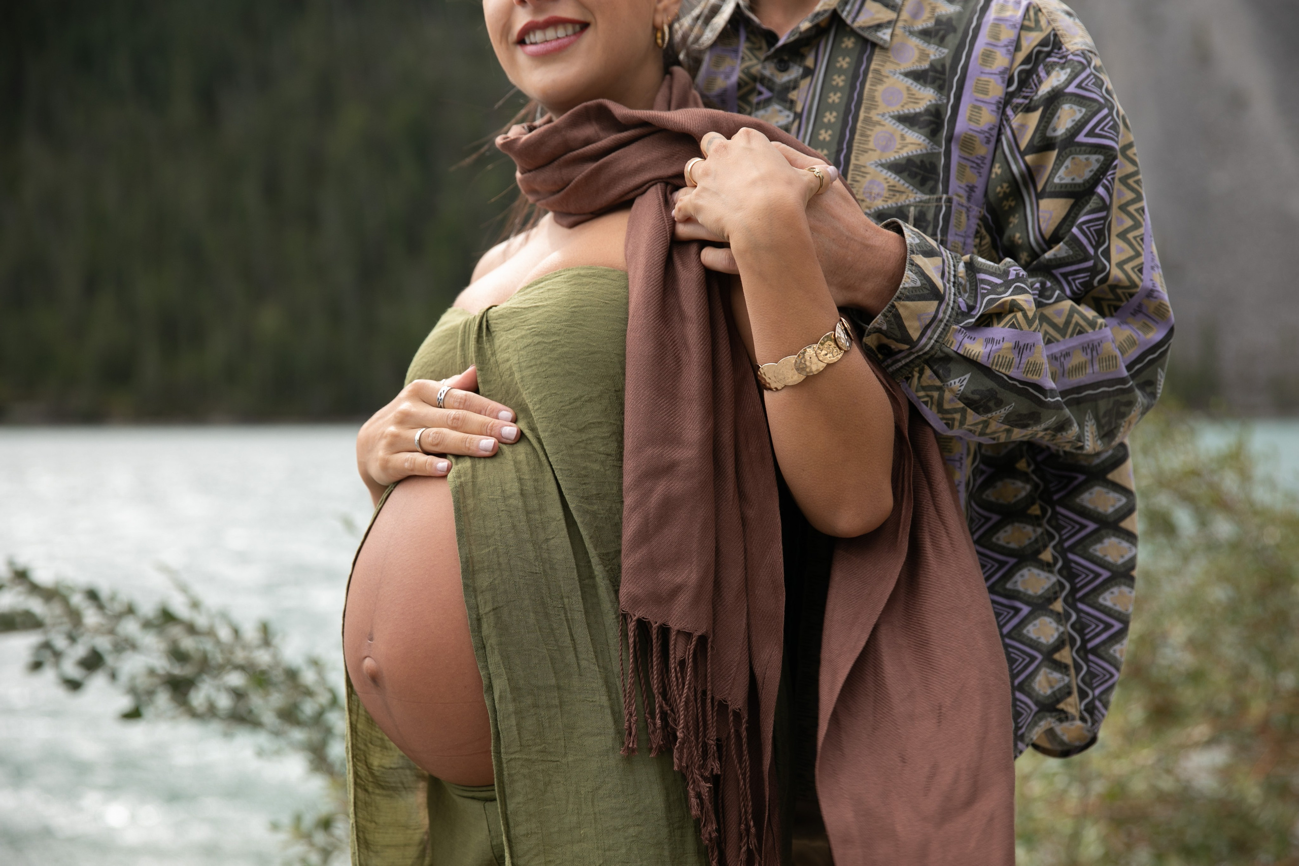Maternity Photos — Canmore — Daniella. Fotografía accesible en Calgary
