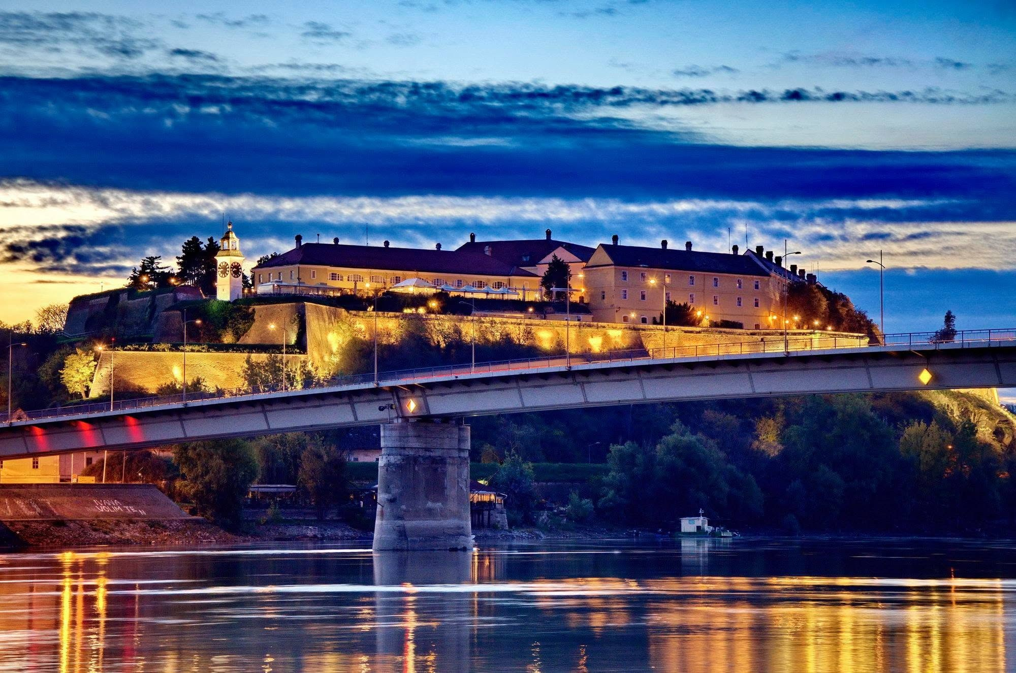 Novi Sad, tri prazna mesta pa svi ostali gradovi.❤️. Aleksandar Milutinović fotograf iz Srbije, Novog Sada