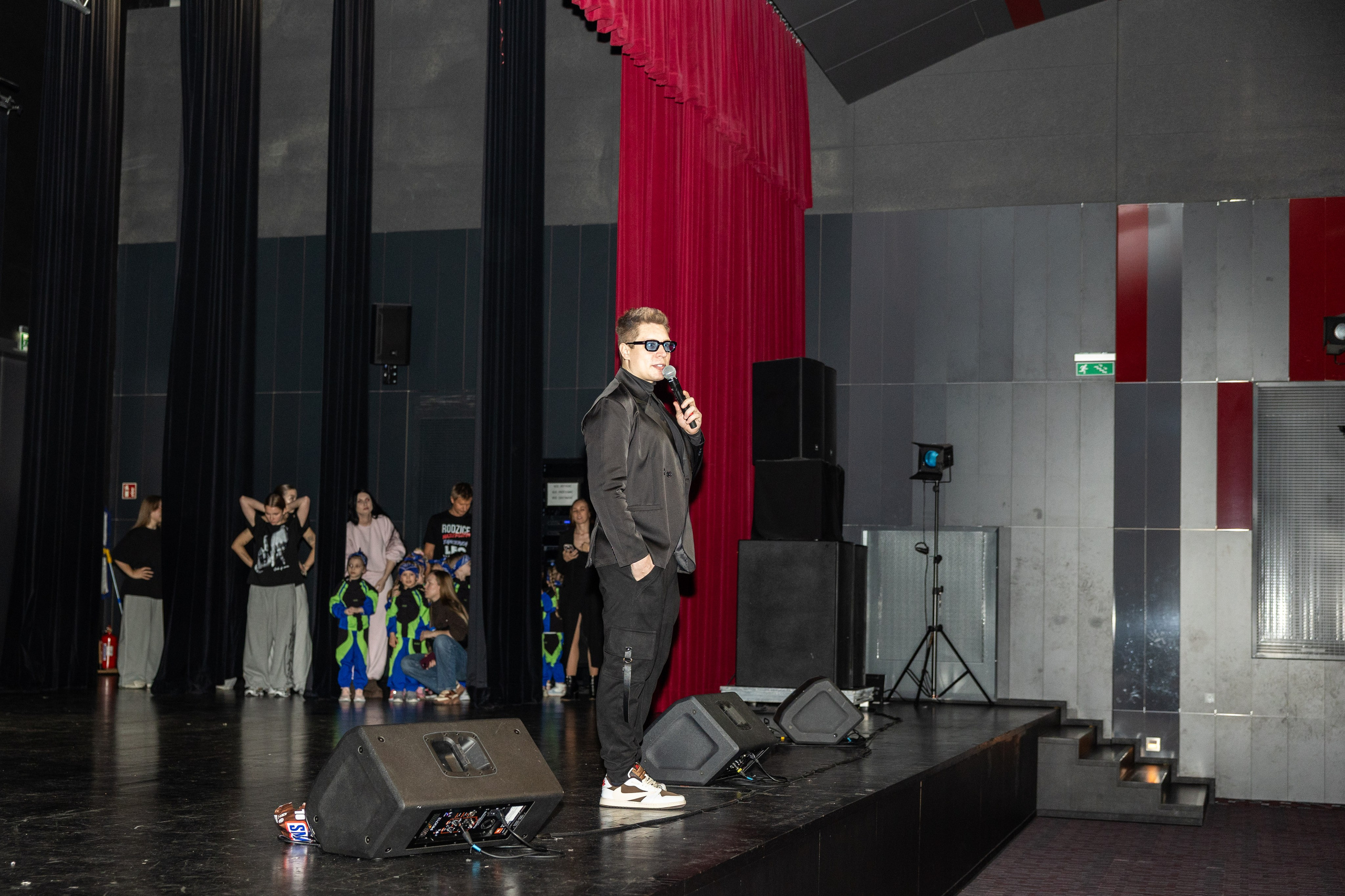 LEO DANCE SHOW WINTER 2025. Семейный и детский фотограф в Варшаве Мила Бобровская