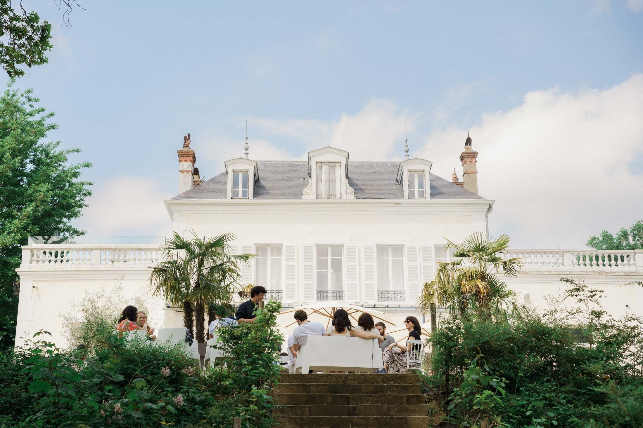 A Relaxed Day-After BBQ Party in France | Destination Wedding Photographer. StudioHappyMoment | Hääkuvaaja Helsinki, tunteikas ja dokumentaarinen kuvaus