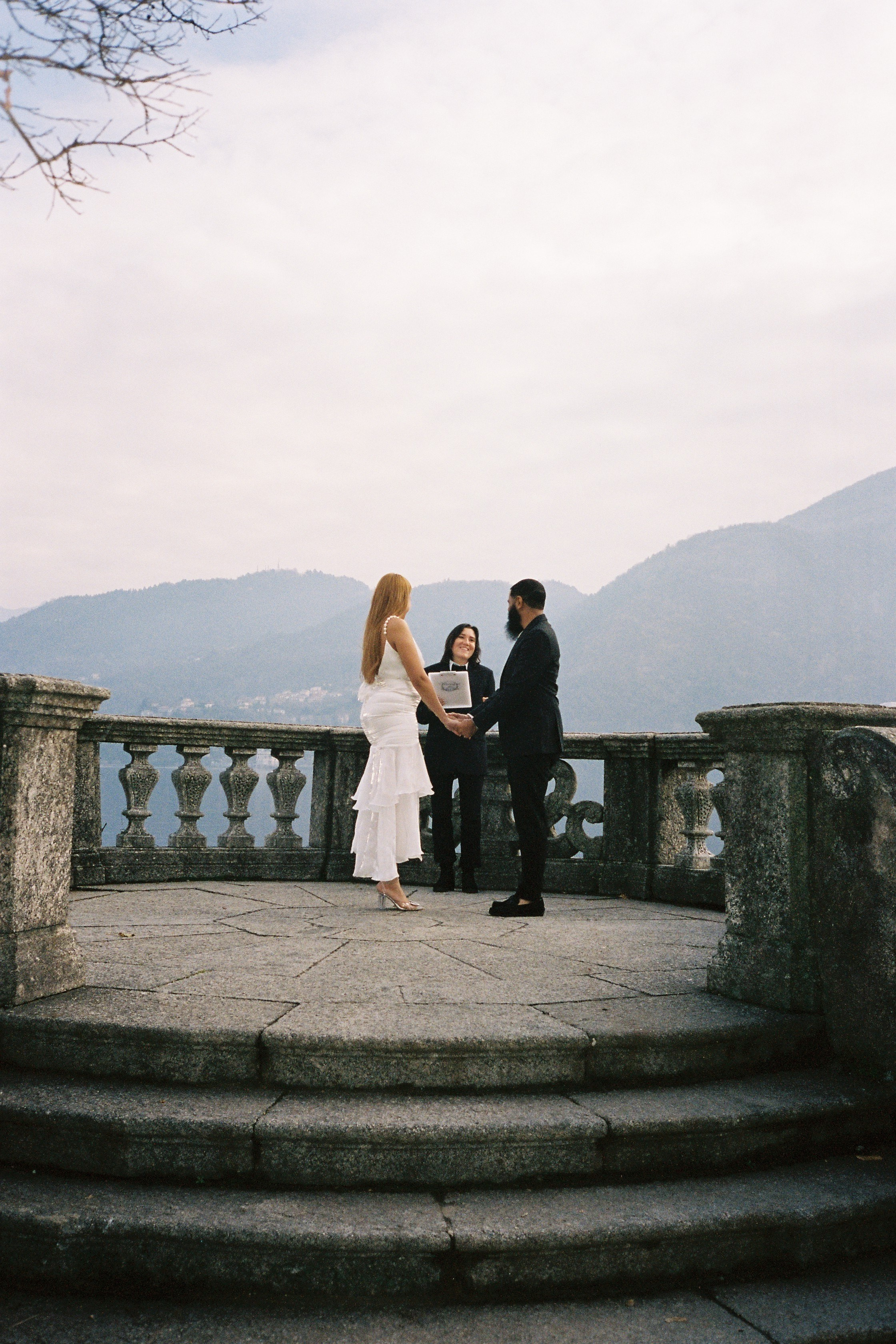 Lake Como Elopement | Sneak Peek. Wedding photographer in Italy