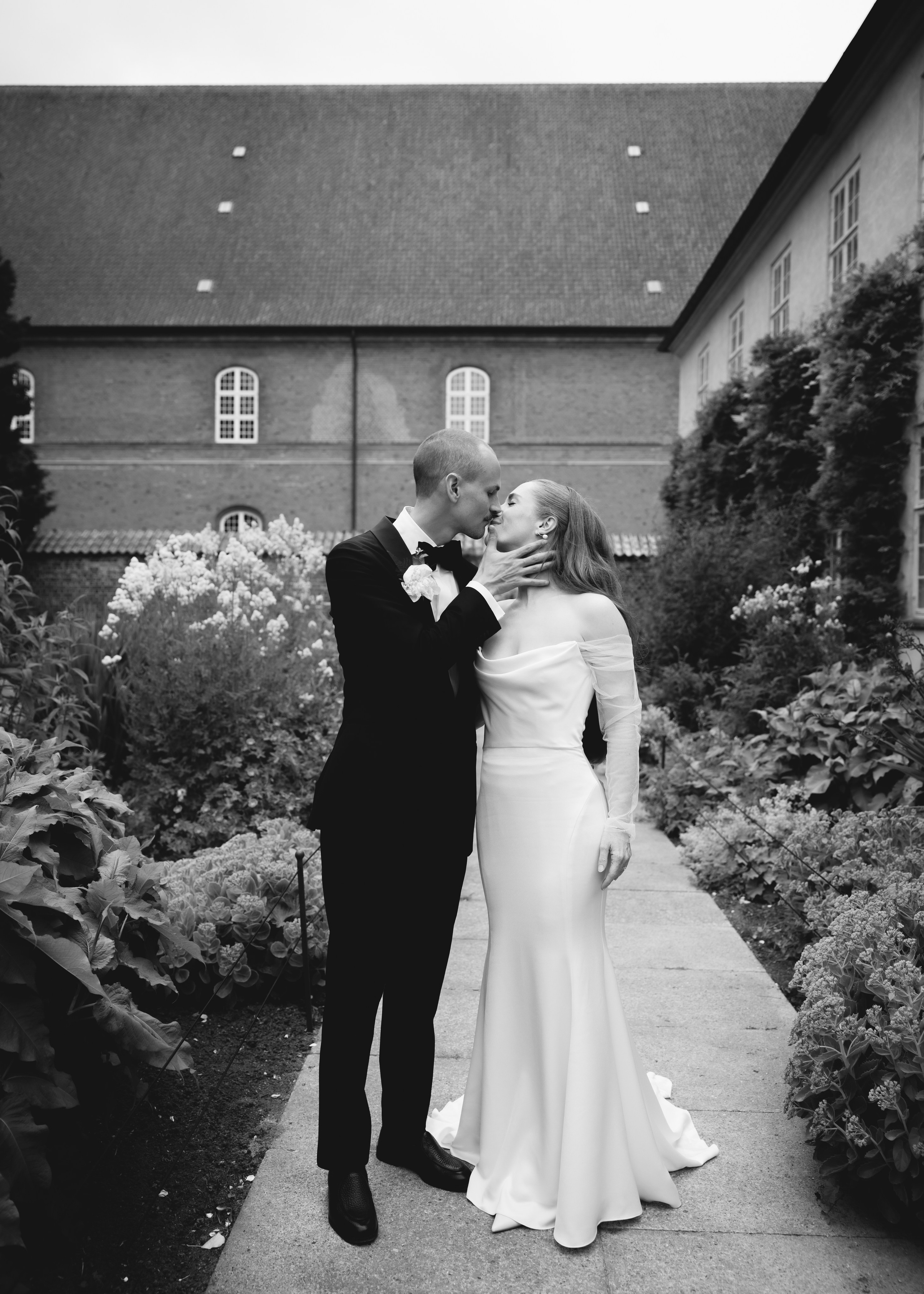 Sofia and Brandon. Professional wedding photographer in Copenhagen, Denmark — Julia Byron