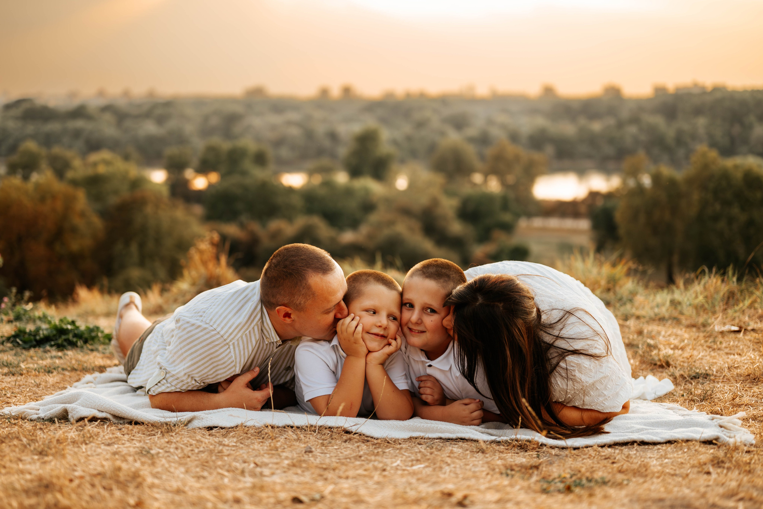 Bojana, Nikola, Stefan i Uroš - porodično fotografisanje. Dečiji i porodični fotograf