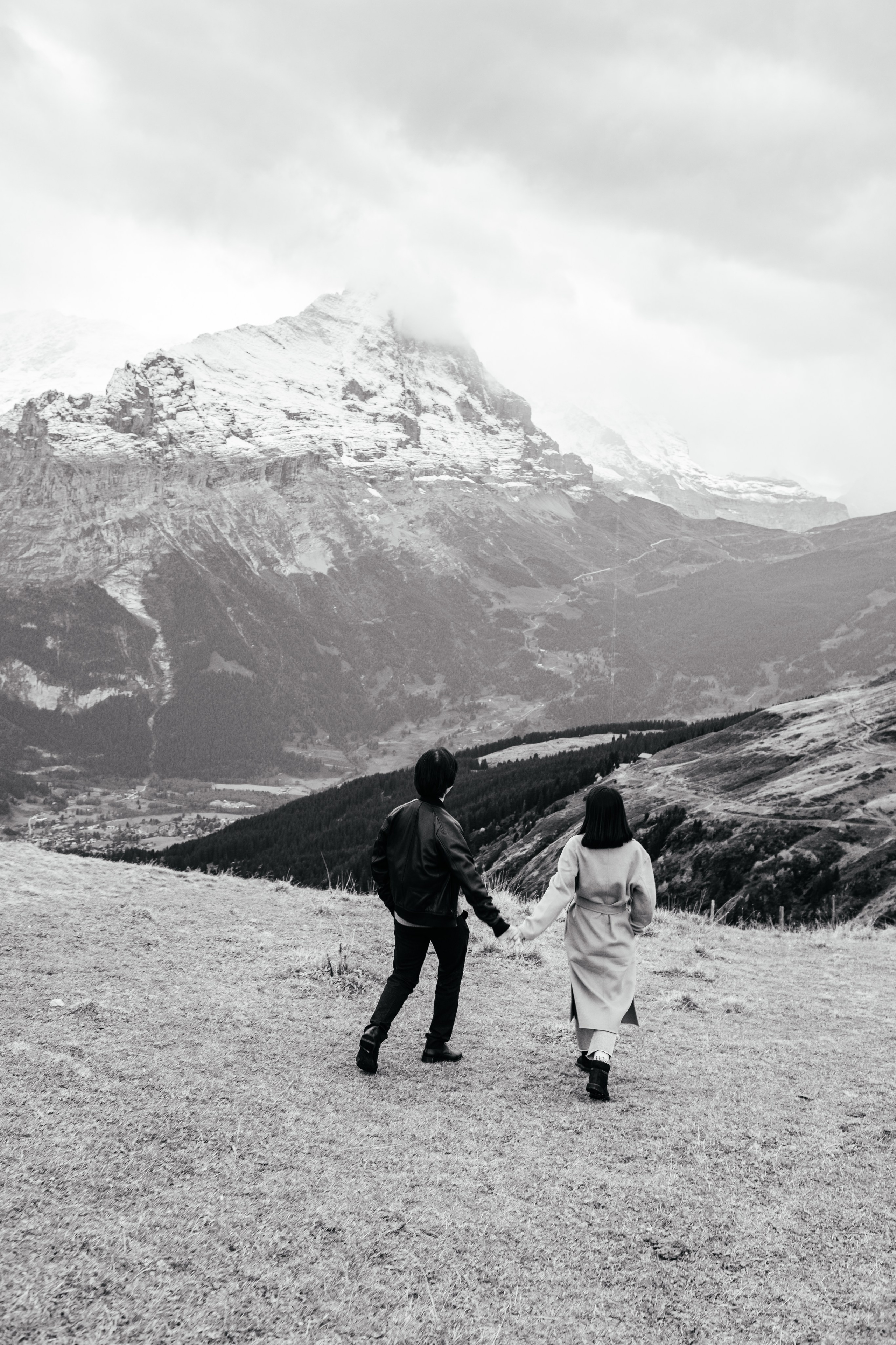 Kaiwen & Xiaoming Grindelwald, Switzerland. I am Elena Altendorfer. Wedding photographer in Zurich and Switzerland