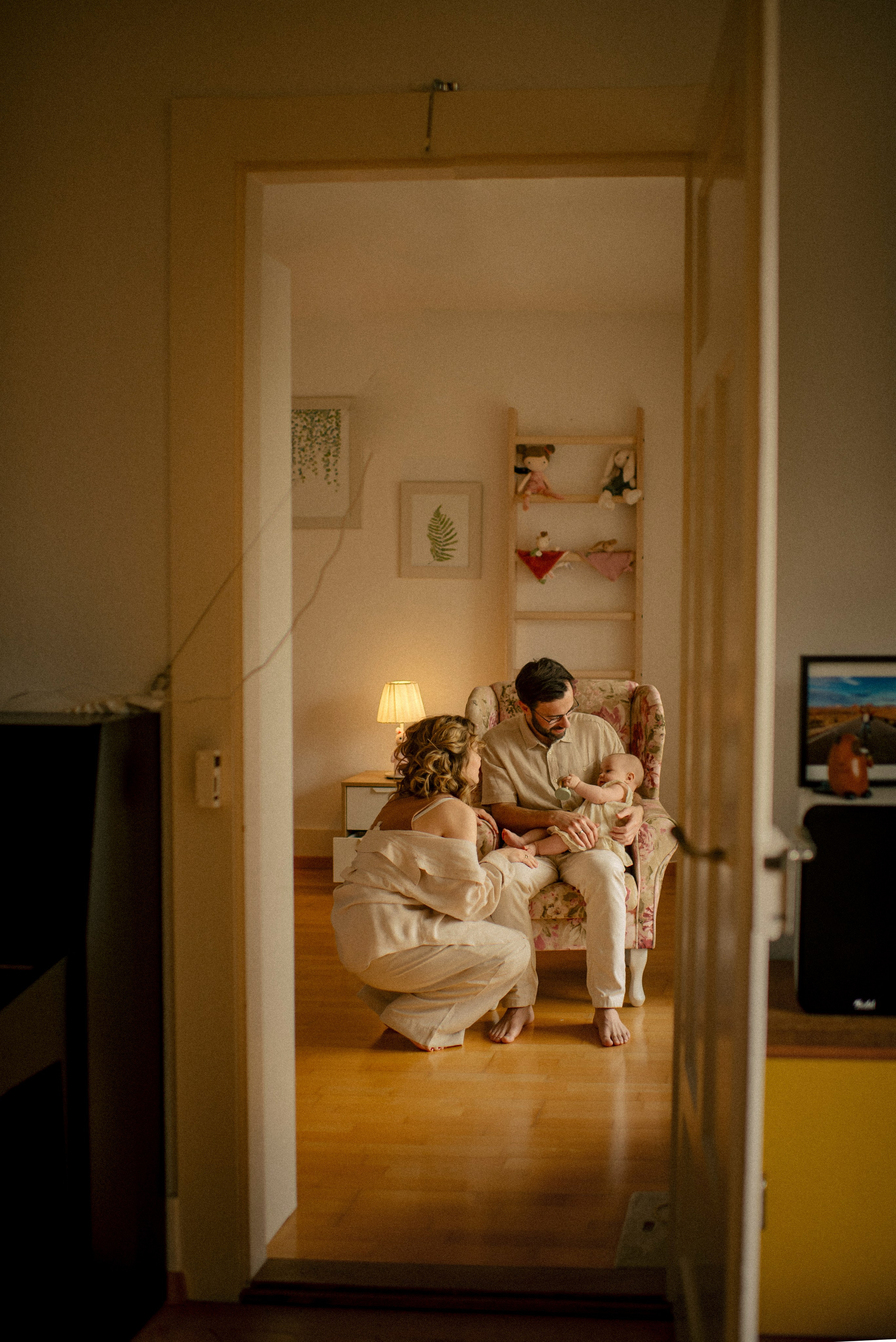 Malwina Rafael and Klara. Polina Sobol — family & documentary photographer in Bern. Outdoor & urban photo sessions for families, kids and couples