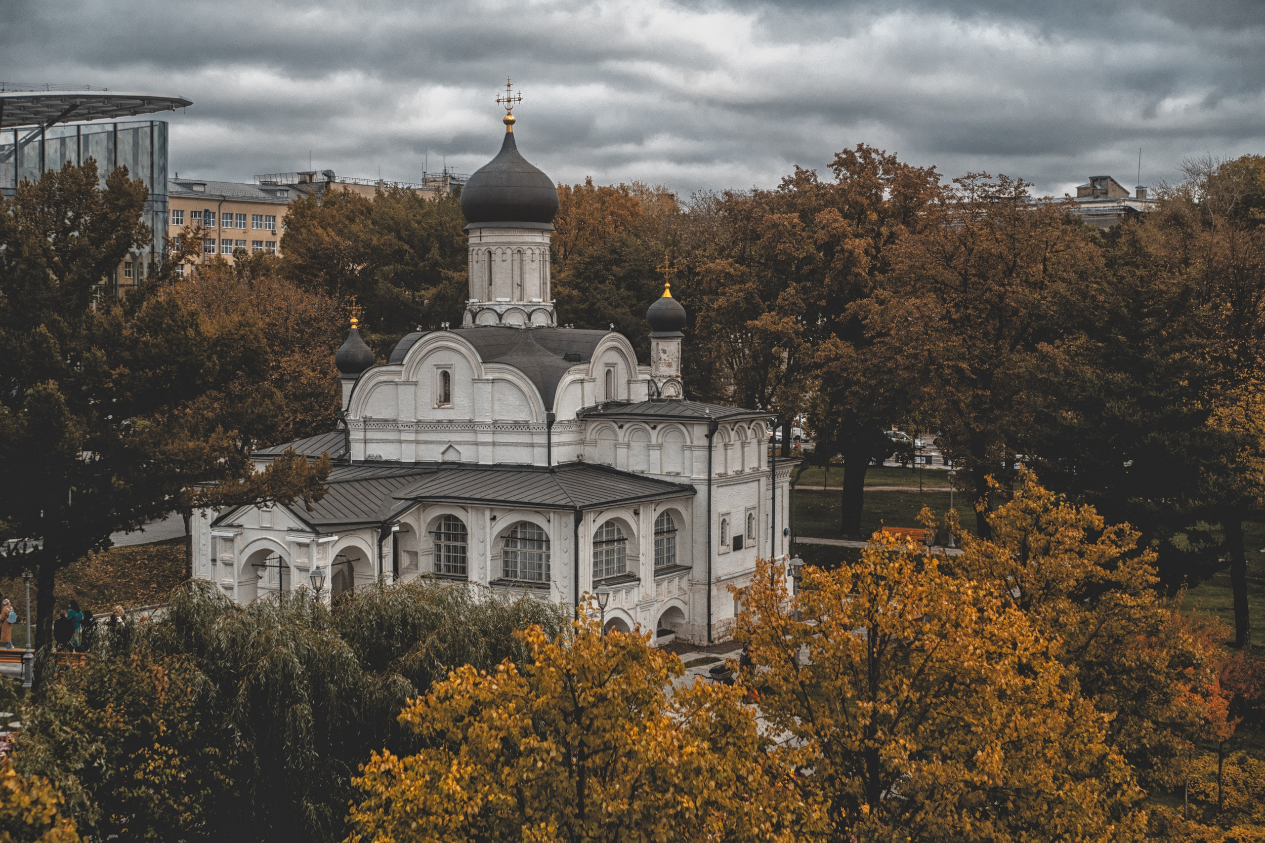 Moscou, une promenade vers Parc « Zaryadye » longeant Moskva-Reka. Photographe sur Cote d’Azur. Portraits de familles, couples, enfants, événements