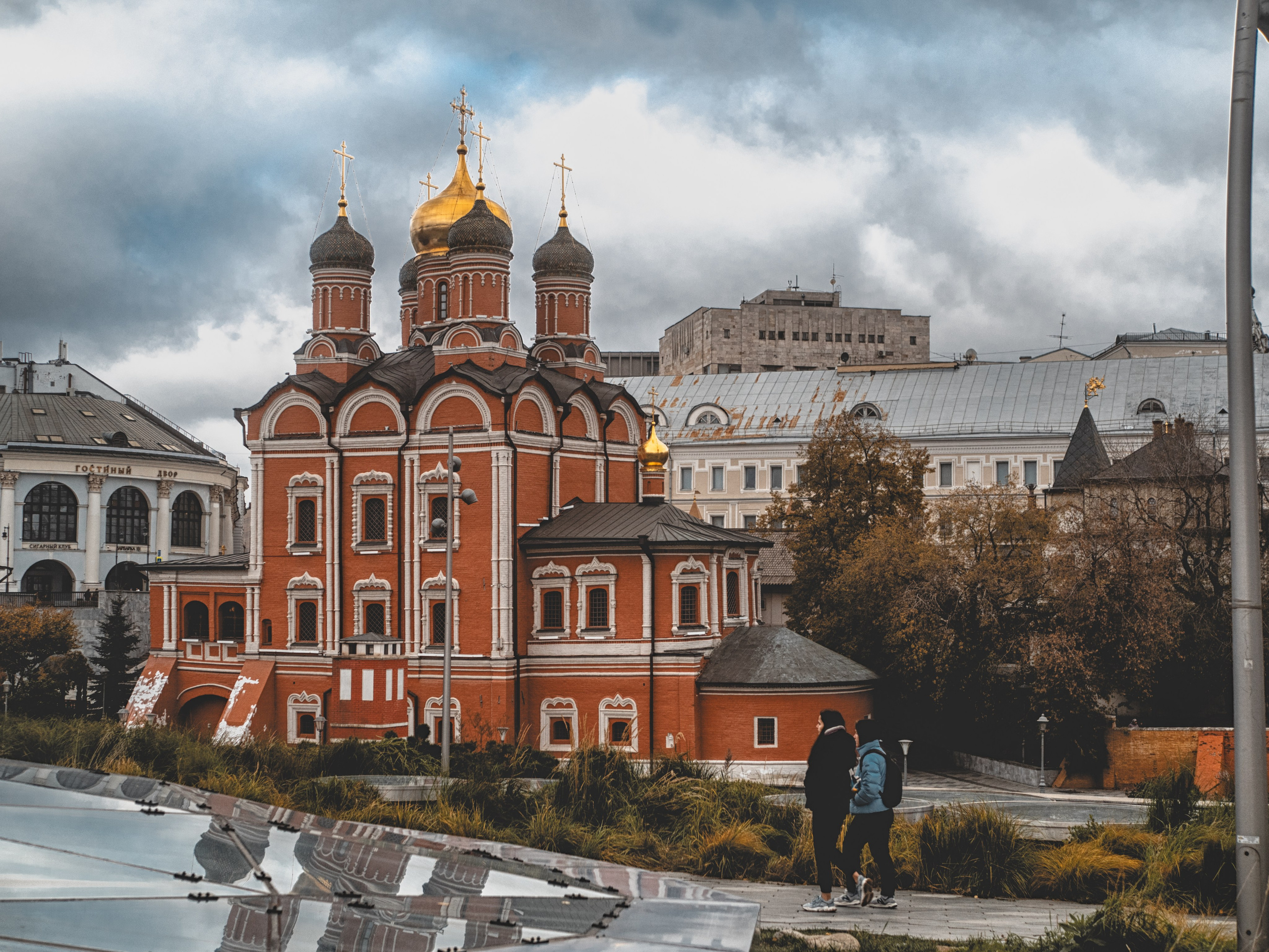 Moscou, une promenade vers Parc « Zaryadye » longeant Moskva-Reka. Photographe sur Cote d’Azur. Portraits de familles, couples, enfants, événements