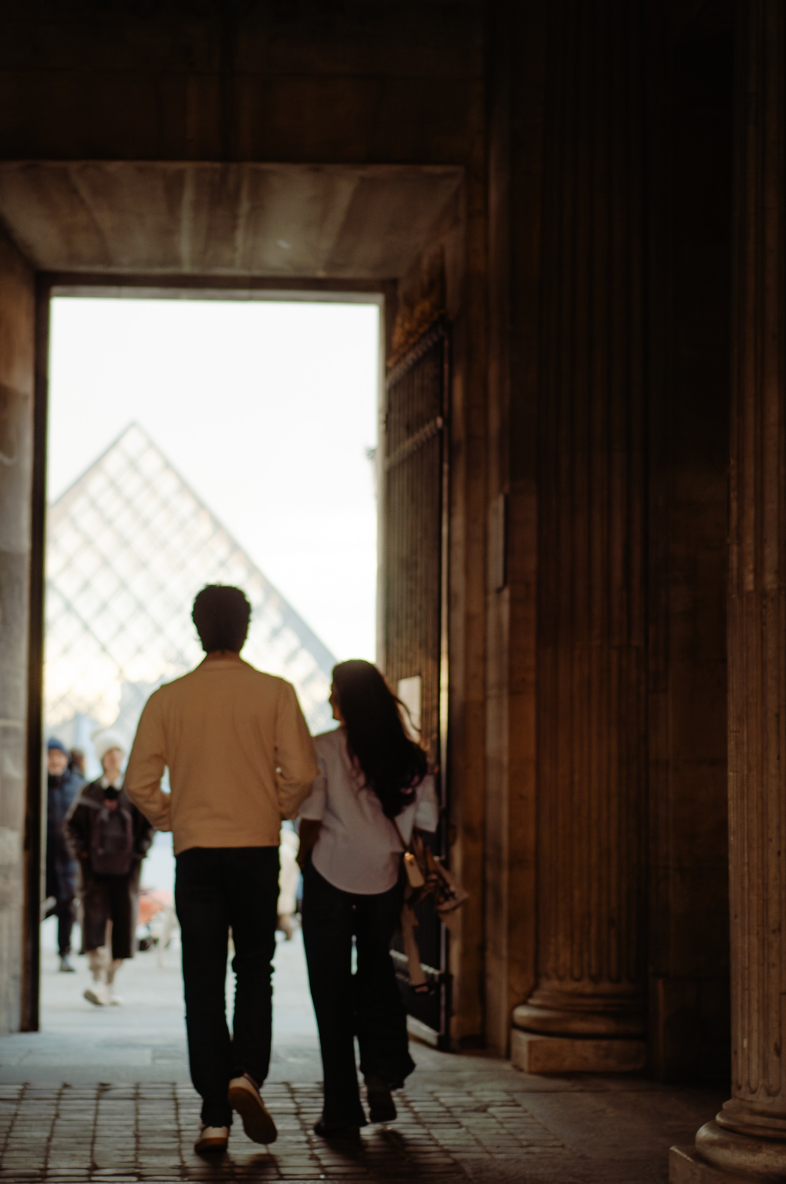 Фотосессия у Лувра. Фотограф в Париже Полина Осипова