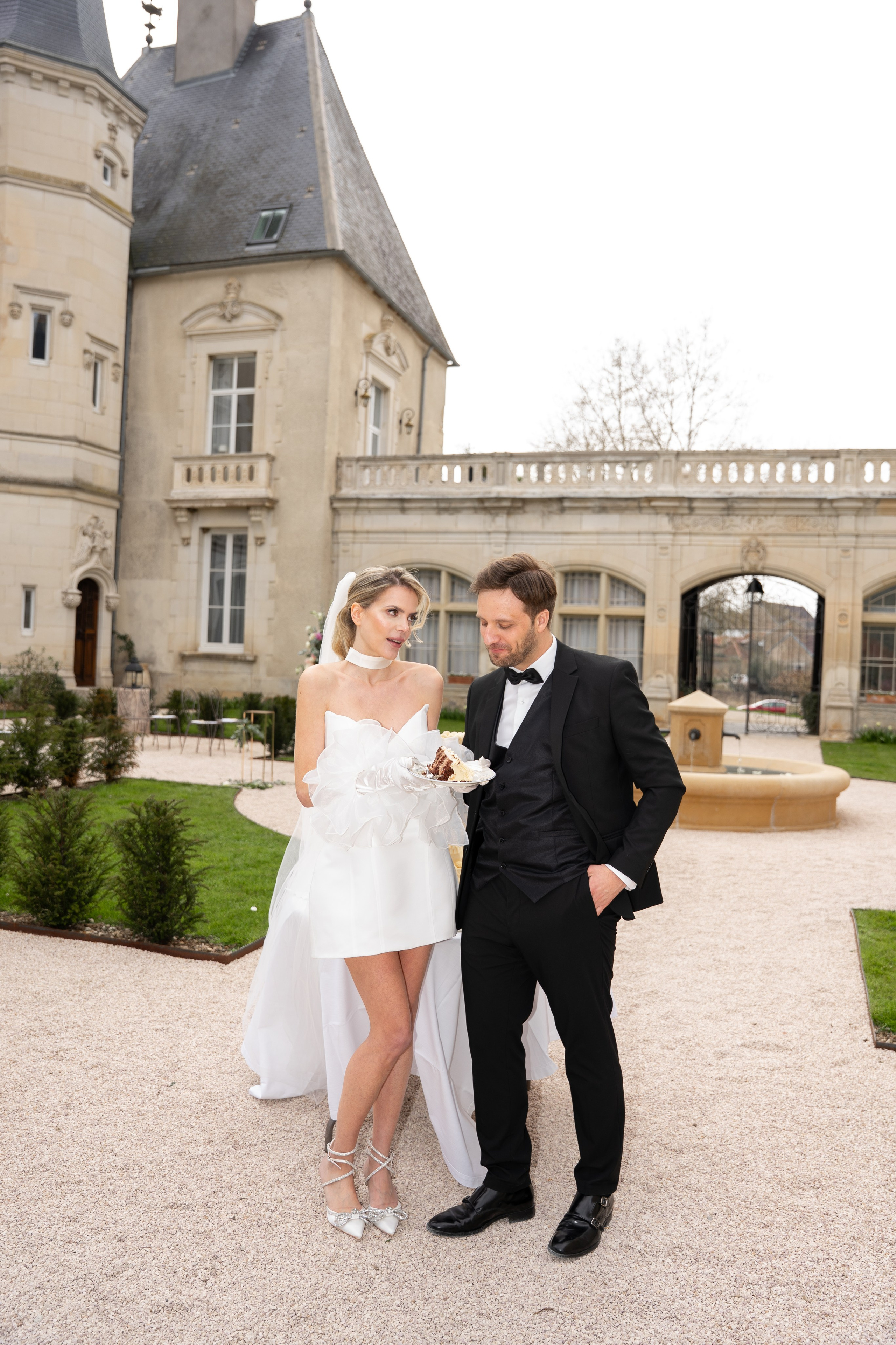 Chateau elopement inspiration. Wedding photographer in Paris Oksana Shum