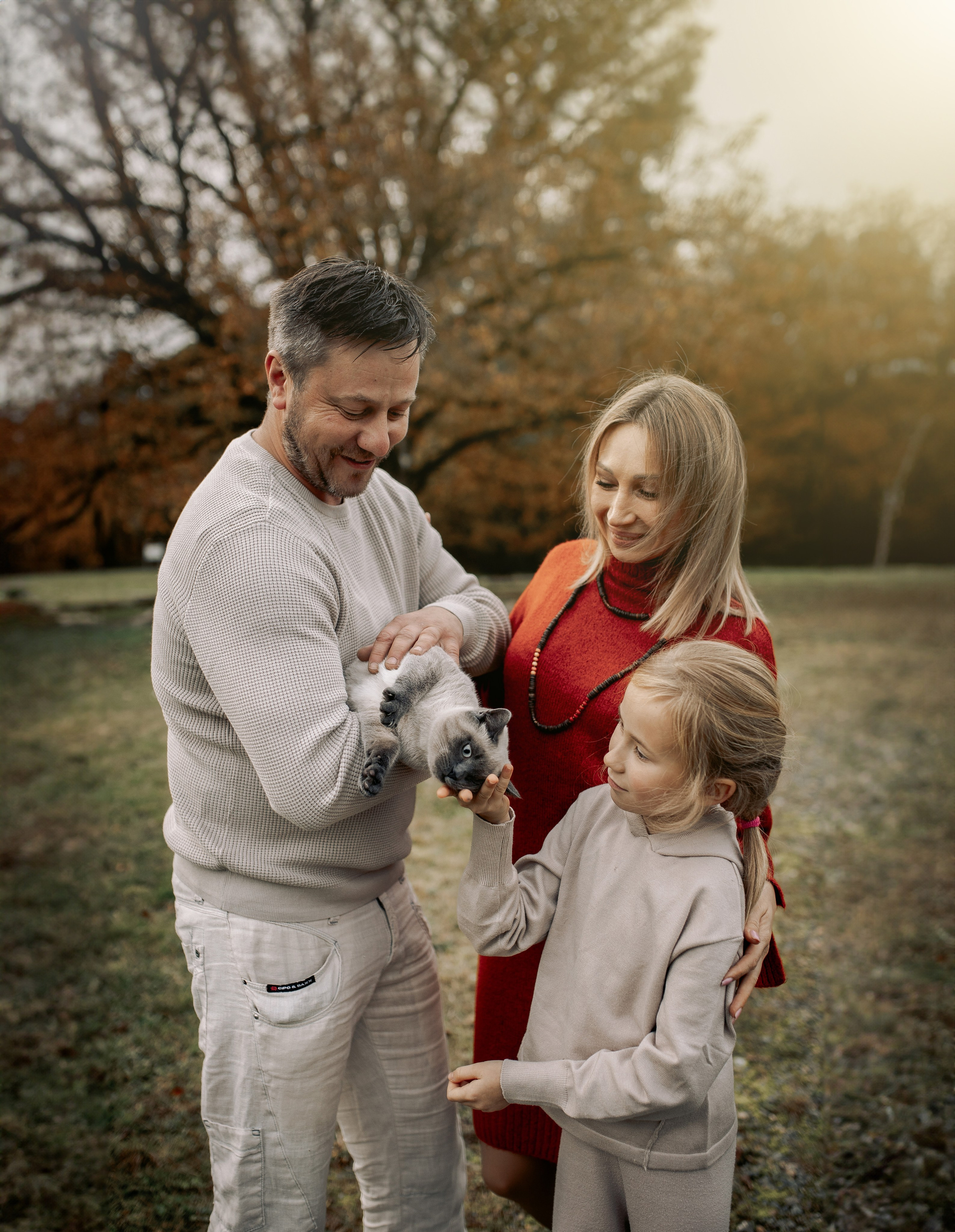 Julia + Viktor + Lea. GoldenHourStory