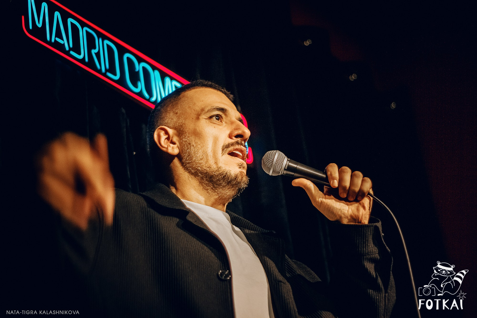 Eduard Matsaberidze en Madrid 14 de febrero 2026 — fotos del show de stand-up | FOTKAI