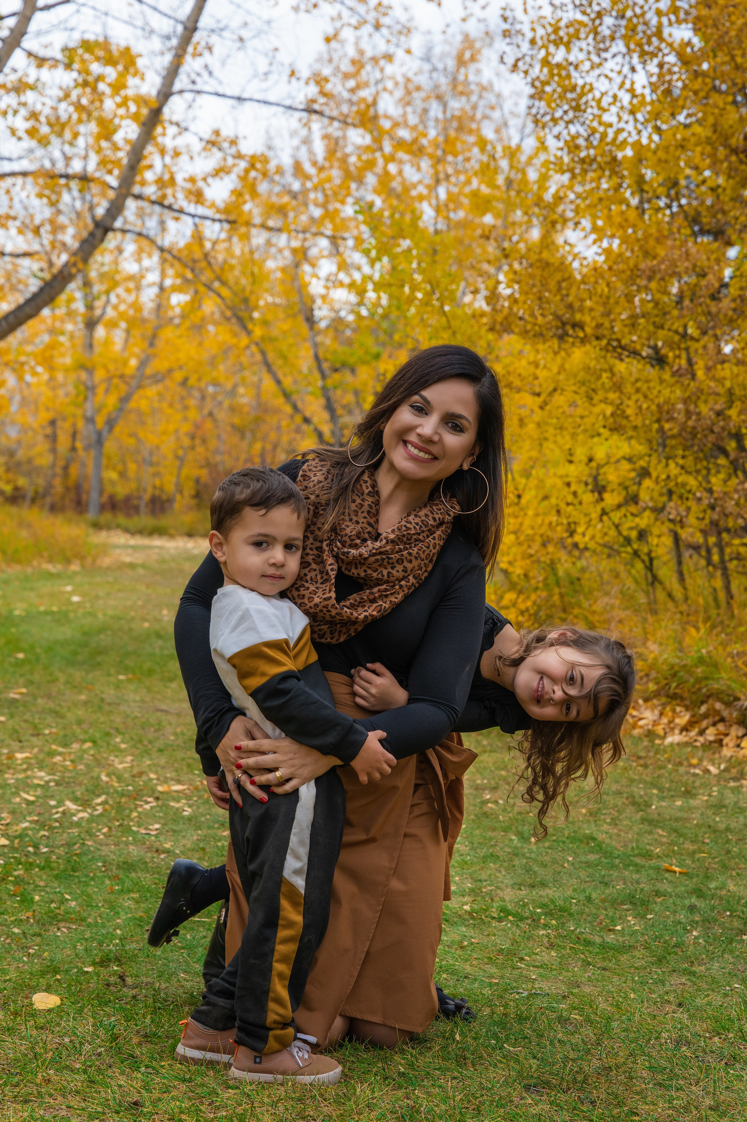 Ariana’s Family. Carlos Lima Photography — Photographer in Calgary