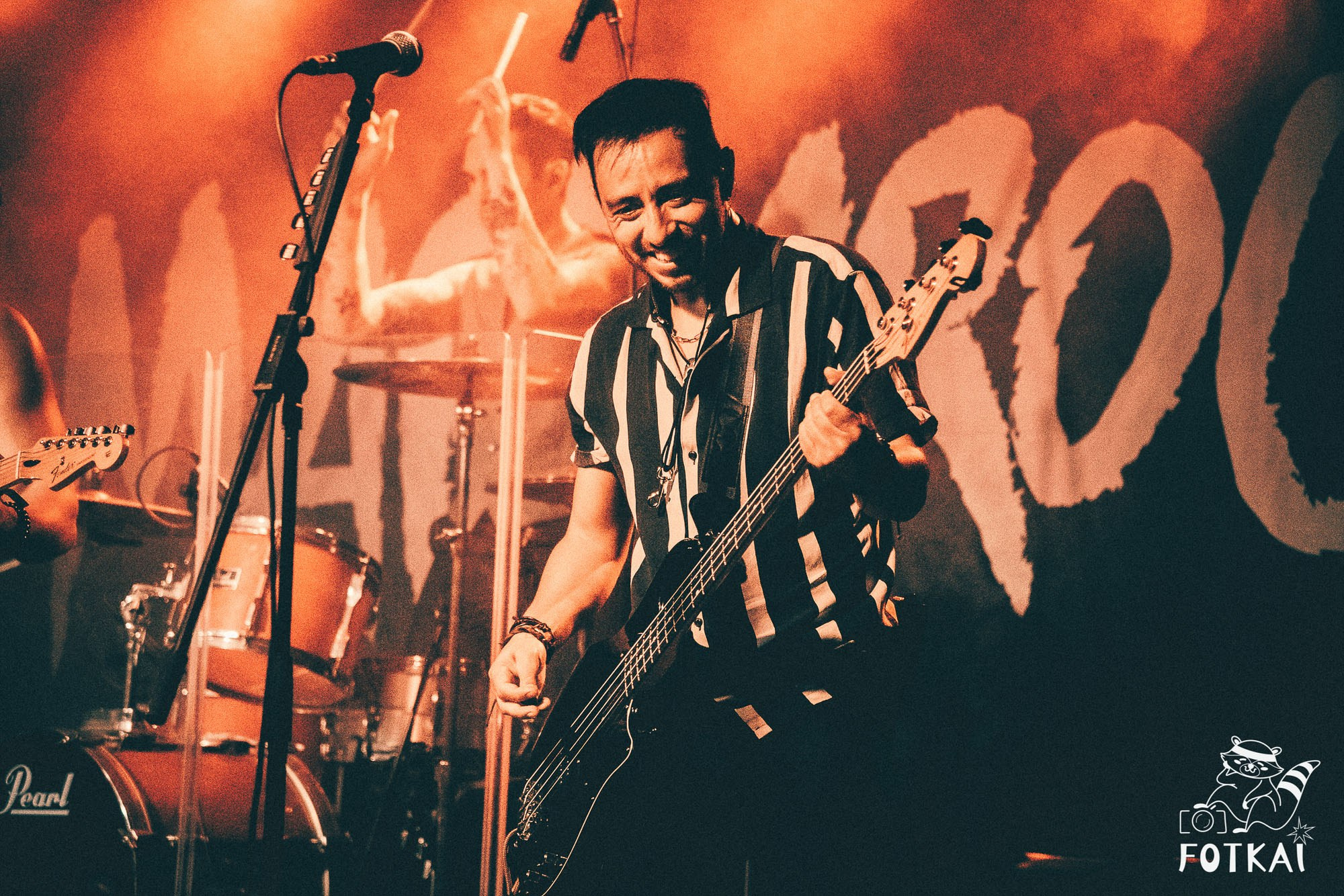 DENISDENIS — reportaje fotográfico del concierto en la Sala Marearock (Alicante) | FOTKAI