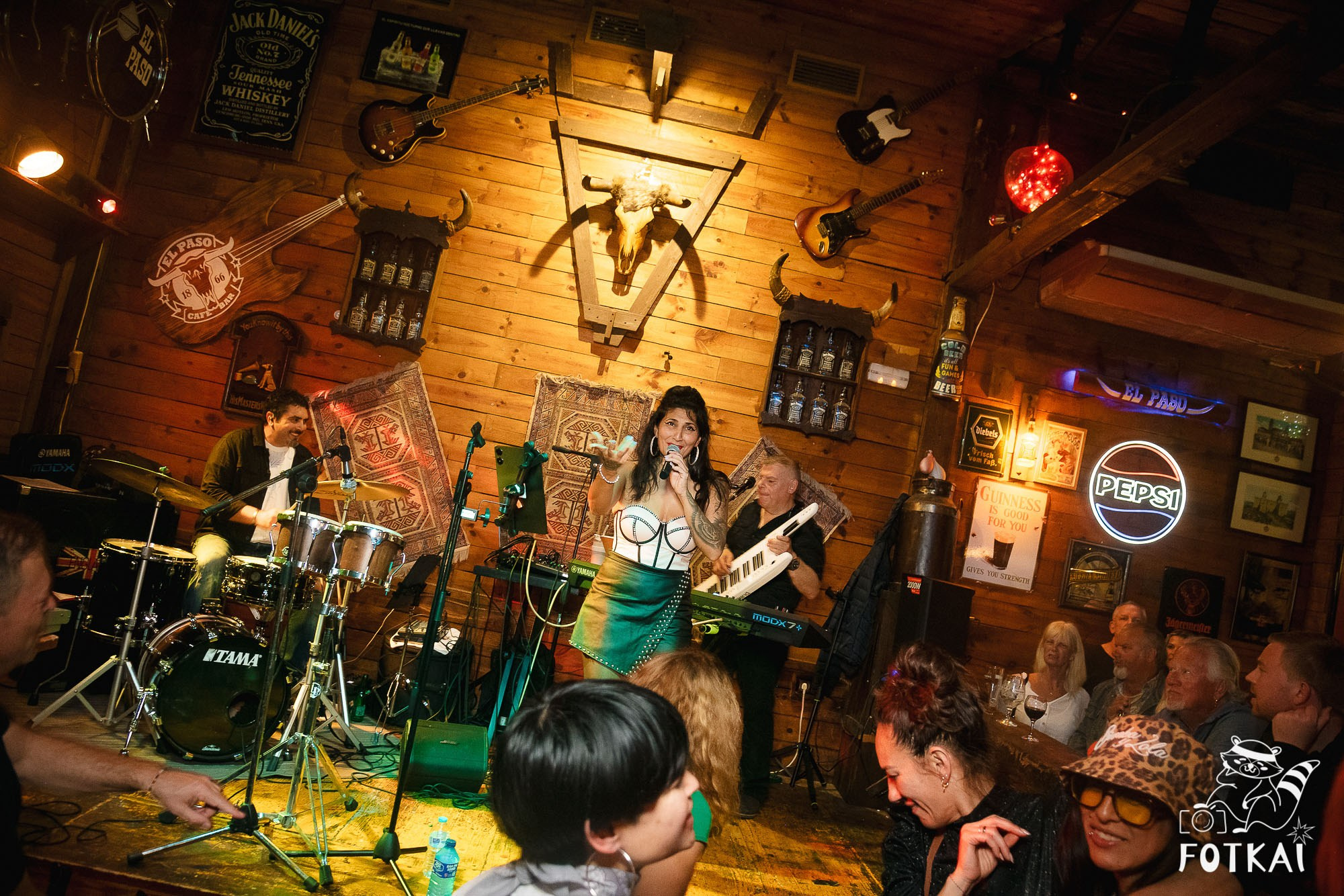 Amy Winehouse Tribute at El Paso Bar (March 28) — Live Concert Photo Report | FOTKAI