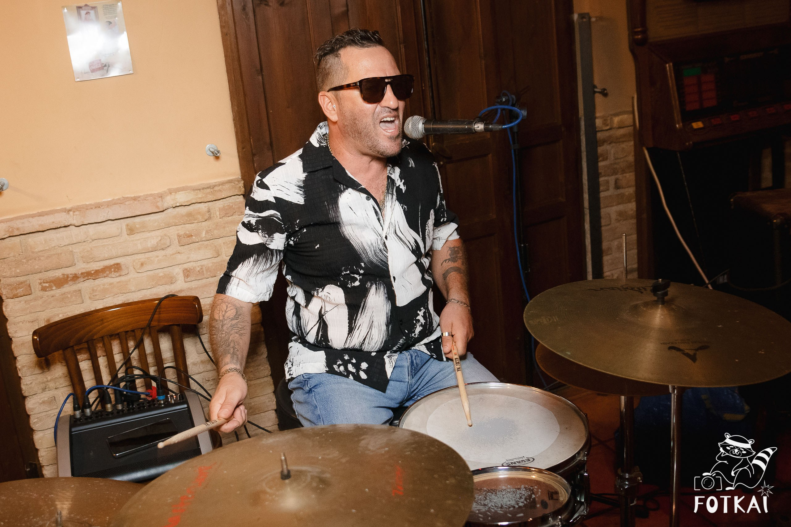 Stones of the Coast en Café Aljibe Rojales: Reportaje fotográfico 30.08.25 | FOTKAI