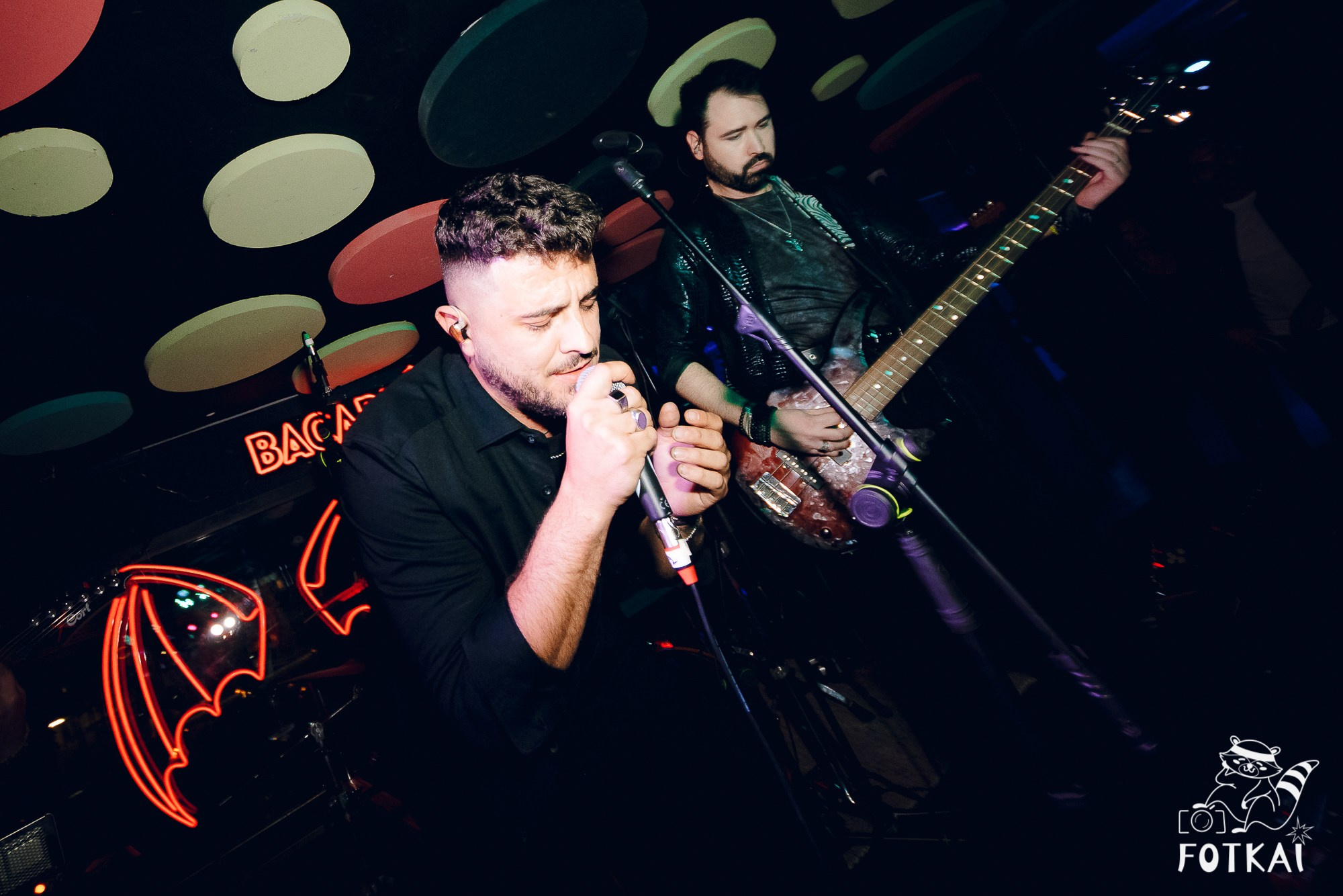 Концерт Delyrio в Confetti Playa Alicante — живое выступление группы, февраль 2026 | FOTKAI