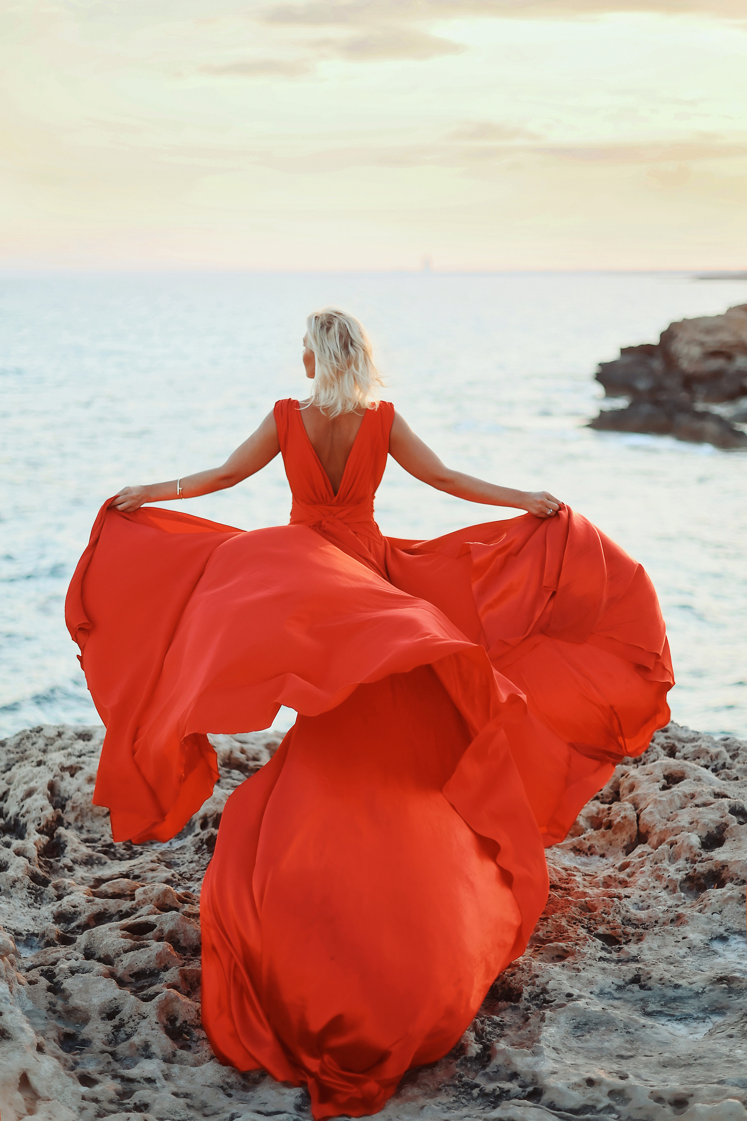 Индивидуальная фотосессия в летящем платье, Айя-Напа. Июнь, 2022. Kipriotka. Ваш фотограф на Кипре (Айя-Напа, Протарас)