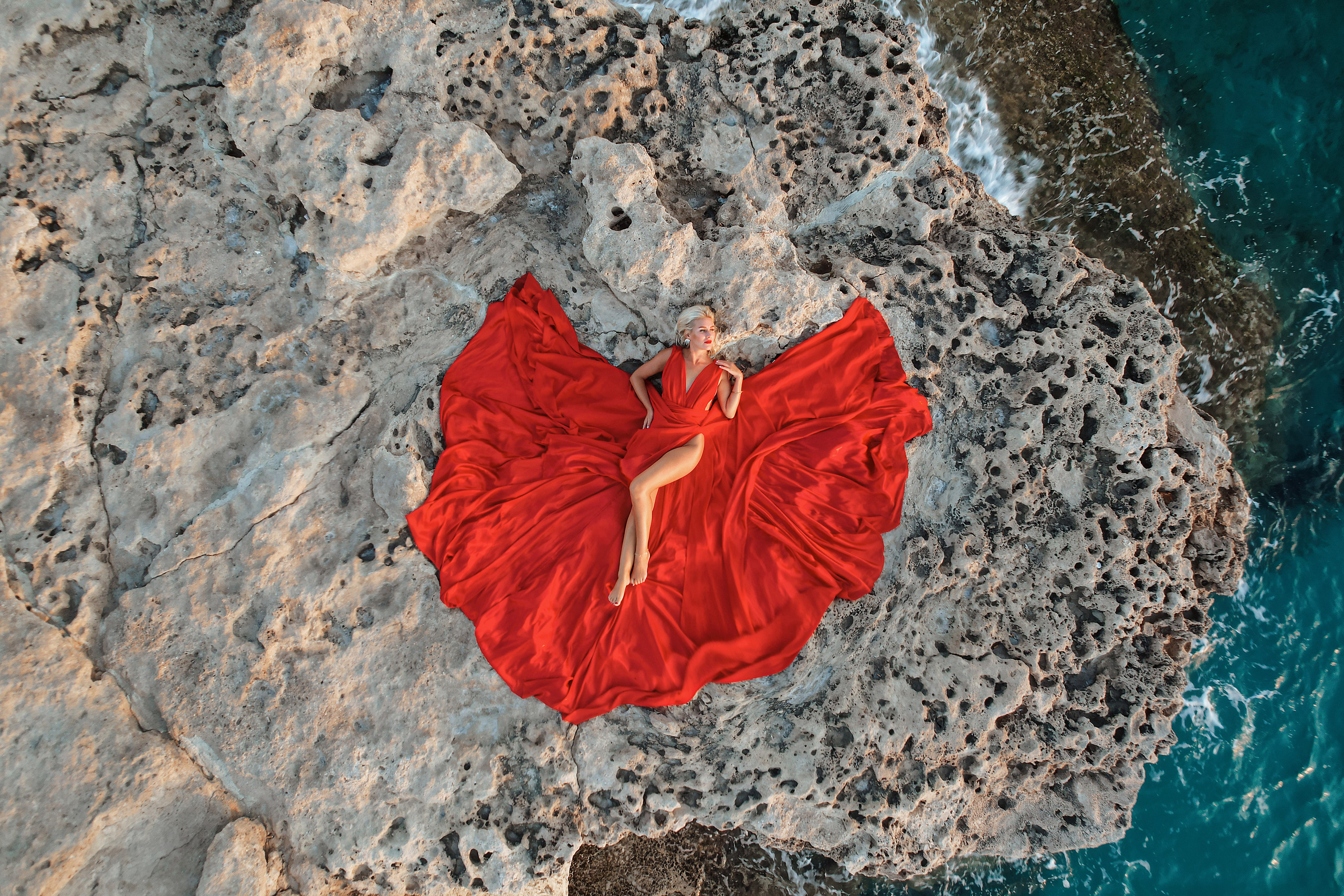 Индивидуальная фотосессия в летящем платье, Айя-Напа. Июнь, 2022. Kipriotka. Ваш фотограф на Кипре (Айя-Напа, Протарас)