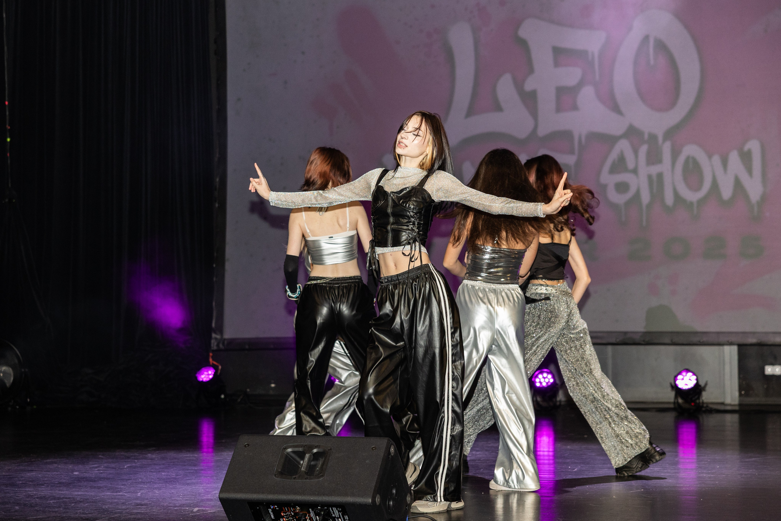 LEO DANCE SHOW WINTER 2025. Семейный и детский фотограф в Варшаве Мила Бобровская