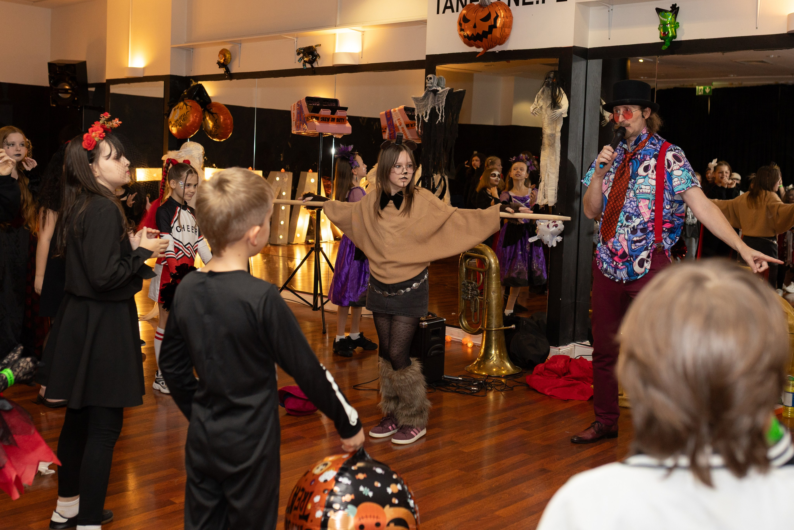 Leo dance studio Helloween 2025. Семейный и детский фотограф в Варшаве Мила Бобровская