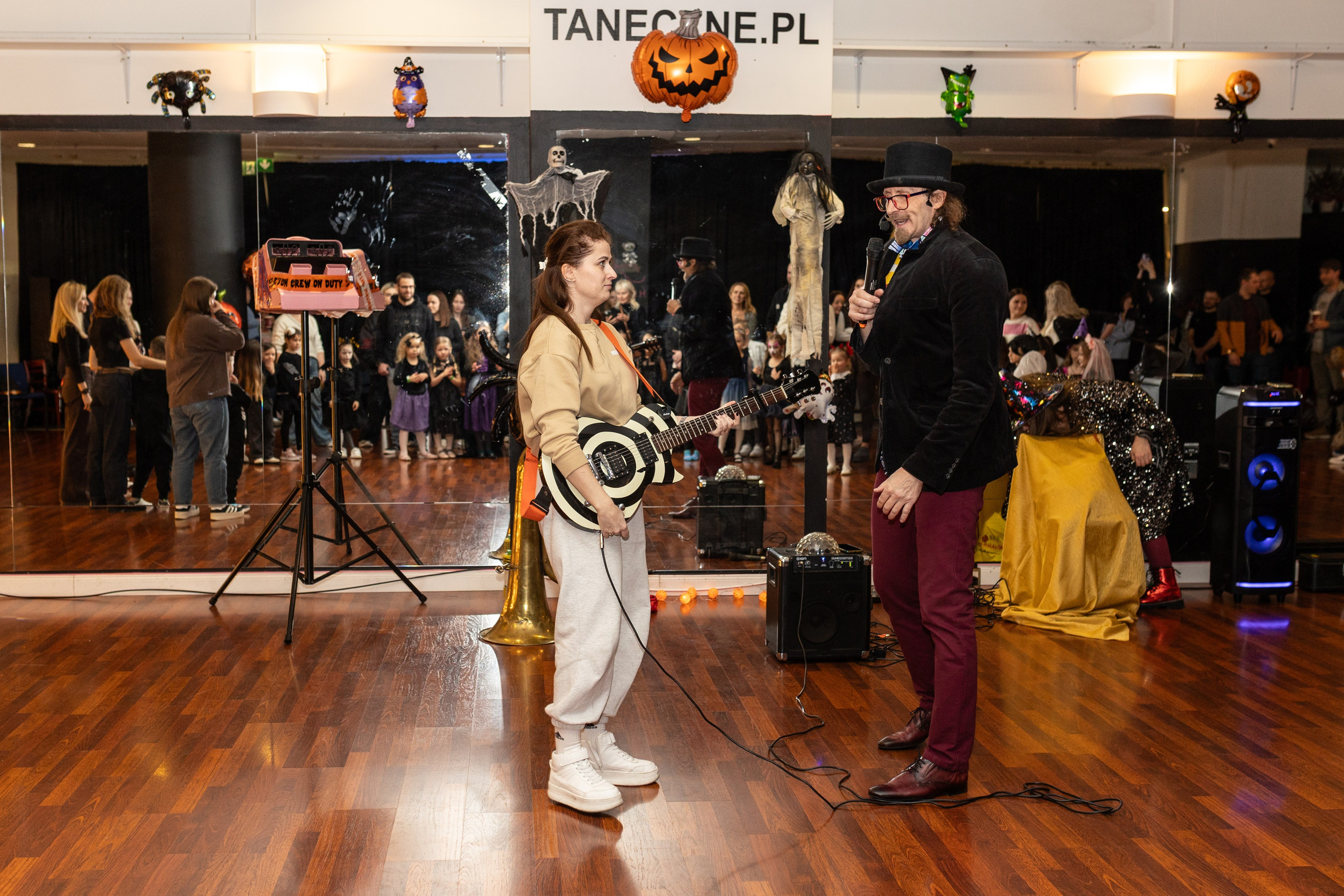 Leo dance studio Helloween 2025. Семейный и детский фотограф в Варшаве Мила Бобровская