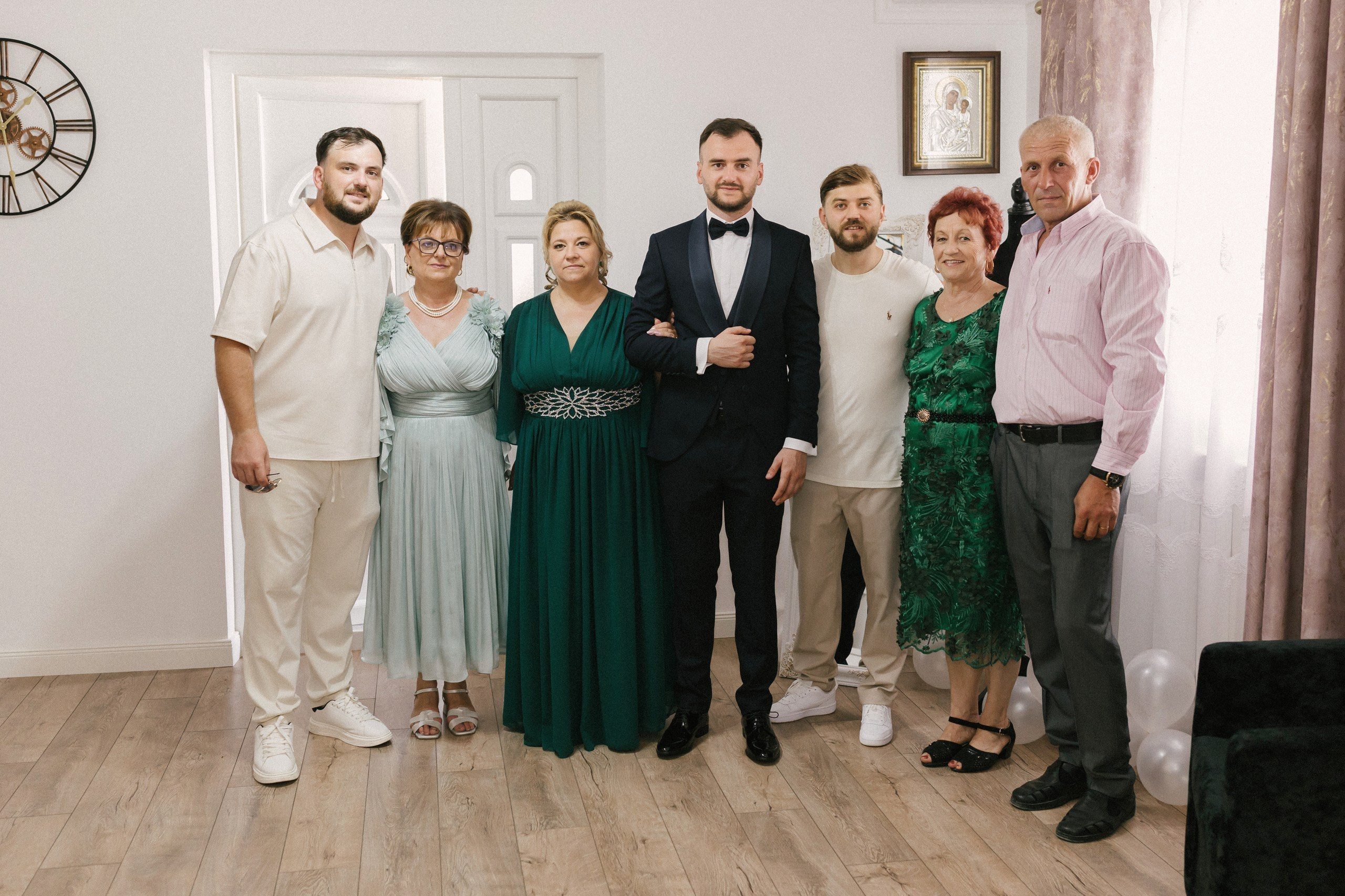 1. Mireasa Adriana în timpul pregătirilor de nuntă în Tudora Botoșani2. Costumul mirelui Ionuț fotografiat artistic în ziua nunții3. Prietenii mirelui la tradițiile de nuntă în Tudora4. Bărbieritul mirelui în cadrul obiceiurilor tradiționale de nuntă5. Fotografii de familie la biserică în ziua nunții6. Portret de familie cu mirii și copilul lor la nunta din Botoșani7. Primul dans al mirilor la Mariage Dor Baisa Botoșani8. Decor elegant de nuntă la Mariage Dor Baisa9. Emoții și tradiții la nunta din Tudora județul Botoșani10. Fotograf profesionist de nuntă în Botoșani surprinzând momente autentice - otograf-nunta-botosanifotograf-evenimente-botosanifotograf-profesionist-botosanifotograf-nunta-tudoranunta-tudora-botosanisedinta-foto-nunta-botosanipoze-nunta-botosanifotografii-nunta-tudorafotograf-cununie-religioasa-botosanibiserica-sfintii-imparati-constantin-si-elena-tudoramariage-dor-baisa-botosanirestaurant-nunta-botosanidansul-mirilor-mariage-dorpregatiri-mire-botosanipregatiri-mireasa-botosanitraditii-nunta-moldovaobiceiuri-nunta-tudorafotograf-familie-nunta-botosaniportret-miri-botosanigalerie-foto-nunta-botosanialbum-foto-nunta-botosaninunta-eleganta-botosaninunta-cu-traditii-botosanifotograf-premium-nunta-botosaniservicii-foto-video-botosanipoveste-de-nunta-botosanifotograf-documentar-nuntafotograf-natural-emotionalmiri-ionut-si-adriananunta-autentica-tudora -otograf-nunta-botosanifotograf-nunta-tudoranunta-tudora-botosanifotograf-evenimente-botosanifotograf-profesionist-botosaniservicii-foto-video-botosanigalerie-foto-nunta-botosanialbum-foto-nunta-botosani - nunta-autentica-botosaninunta-cu-traditii-botosanipoveste-de-nunta-botosanifotografii-emotionante-nuntamomente-autentice-nuntafotografie-documentara-nuntafotograf-natural-nunta- pregatiri-miri-tudorabiserica-tudora-botosanicununie-religioasa-tudoramariage-dor-baisa-botosanipetrecere-nunta-botosanivalsul-mirilor-botosani - alino-foto-studio-botosaniionut-si-adriana-nunta-tudorafotograf-alin-chirila-botosani