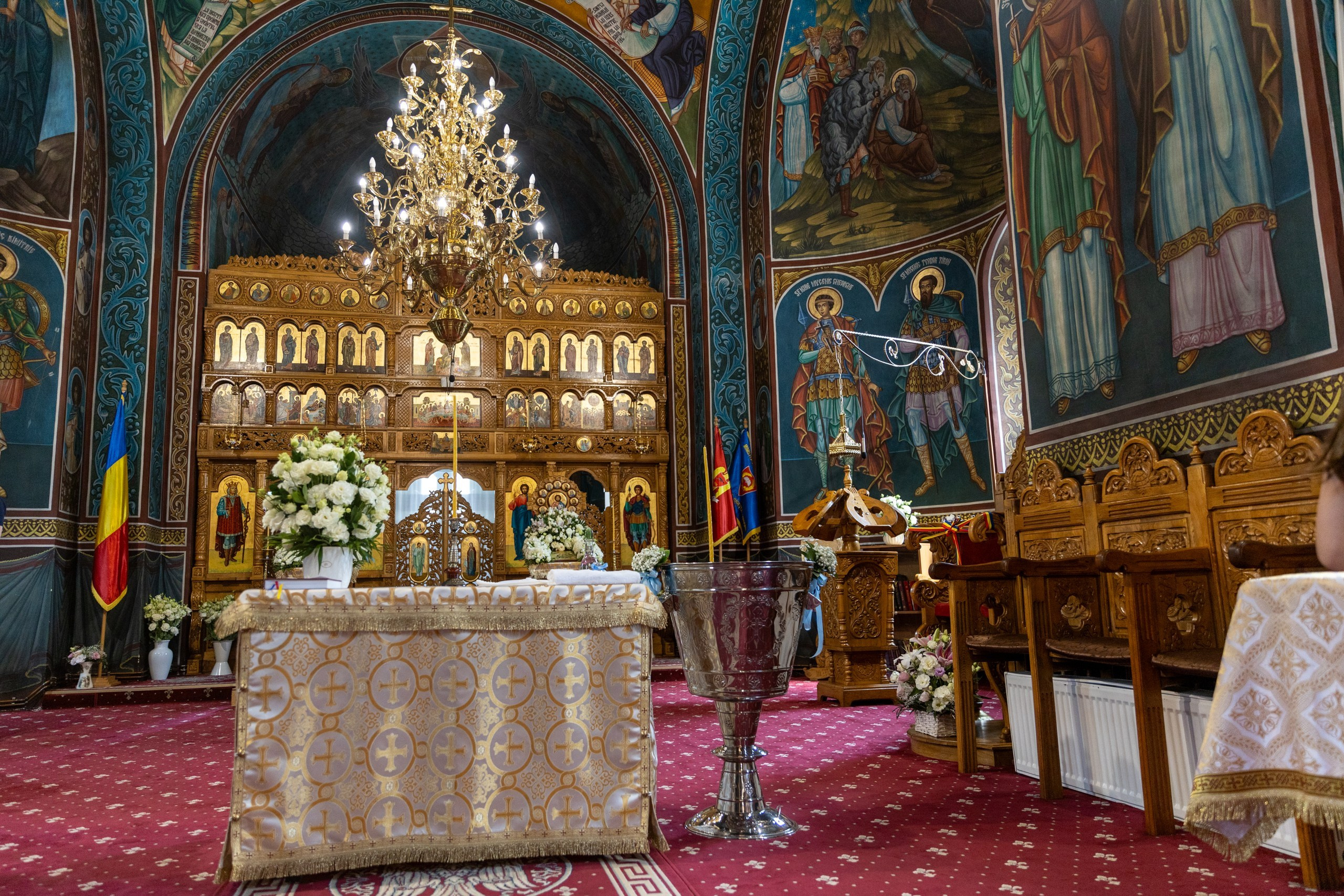 fotograf botez , fotografie botez Botoșani, fotograf Alin Chirilă, amintiri botez, fotografii botez, botez Miruna Parascheva, fotograf copii, fotografie botez în Botoșani-alt="botez , fotografie botez Alin Chirilă, amintiri botez, fotografii emoționante botez Botoșani"-- fotografii-botez-bebelus- amintiri-botez-micuț- moment-sfânt-crestinare- fotografie-emotionanta-botez- detalii-botez-bebelusi- parinti-fericiti-la-botez- fotograf-botez-profesionist- botez-in-biserica-ortodoxa- micuț-botezat-cu-emoție- zâmbete-și-lacrimi-la-botez- bebeluș-la-cristelniță- decor-botez-colorat- botez-cu-dragoste-și-credință- emotie-pura-la-botez- fotograf-botez-botosani- botez-iasi-suceava-fotograf- amintiri-nepretuite-botez-- Preotul ținându-l pe micuțul Mathias Gabriel la botez, în biserica Înălțarea Domnului, Copălău  - Detalii de la botezul lui Mathias – lumânare, trusou și icoană  - Familia lui Mathias Gabriel alături de micuț, în ziua botezului  - Portret emoționant cu mama și bebelușul în brațe, în biserică,fotograf profesionist evenimente Botoșani, Iași, Suceava, Fălticeni, Bacău, Pașcani, Roman - AlinoFotoStudio by Alin Chirilă - servicii foto nuntă, botez, cununie, ședințe foto creative, albume personalizate, fotografii emoționante și calitative pentru cele mai importante momente din viață,fotograf nuntă Botoșani Alin Chirilă,  ședință foto botez Iași - AlinoFotoStudio,  servicii fotograf profesionist evenimente Suceava,  fotograf cununie civilă Fălticeni - Alin Chirilă,  album foto nuntă personalizat Bacău.“Bebeluș botezat în biserică, ținut în brațe de nași”	•	“Detaliu cu lumânarea de botez decorată cu flori albe”	•	“Părinți emoționați alături de copilul lor la ceremonia de botez”	•	“Masa festivă de botez cu decor tematic și tort personalizat”	•	“Momentul în care preotul toarnă apă sfințită pe fruntea bebelușului”	“Bebeluș în rochie albă de botez, zâmbind în brațele mamei”	•	“Detaliu cu cruciulița de botez așezată pe o pernă de satin”	•	“Părinți și nași aprinzând lumânările în timpul ceremoniei de botez”	•	“Tort de botez decorat cu figurine tematice și numele copilului”	•	“Copil botezat dormind liniștit în pătuțul decorat festiv”	•	“Momentul în care preotul binecuvântează copilul în fața altarului”	•	“Invitați adunându-se în jurul mesei festive la petrecerea de botez”	•	“Bebeluș ținând în mână o jucărie personalizată primită la botez”	•	“Familie fericită pozând împreună după ceremonia de botez”	•	“Decor tematic cu baloane și flori la locația petrecerii de botez” fotograf Botoșani fotograf evenimente fotograf botez Alin Chirila fotograf alinofotostudio.fotograf botez Amelis Maria, fotografie botez Botoșani, fotograf Alin Chirilă, amintiri botez, fotografii botez, botez Amelis Maria, fotograf copii, fotografie botez în Botoșani,