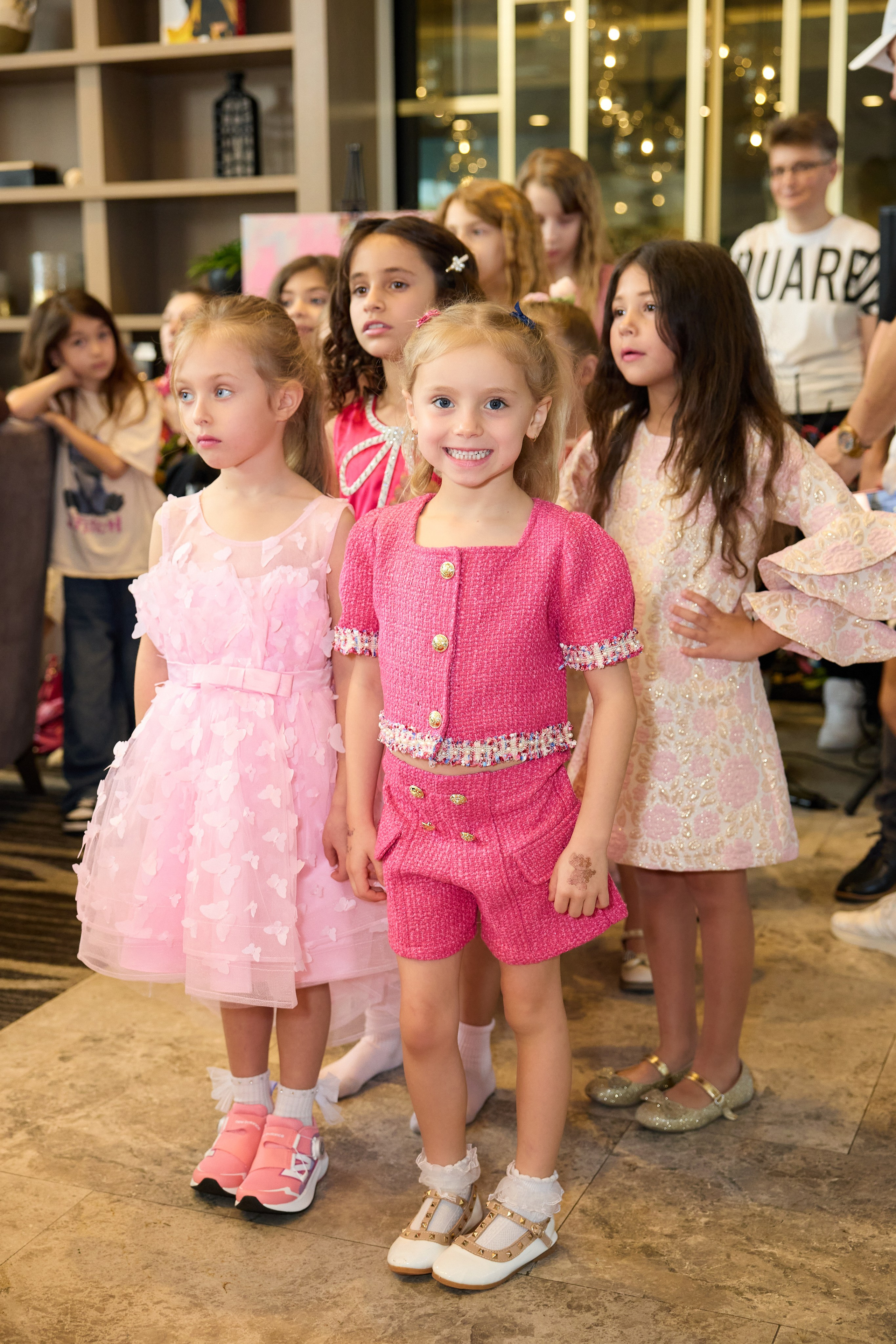 Авторская благотворительная художественная выставка Дианы Бортник. Фотограф Юлия Маковеева