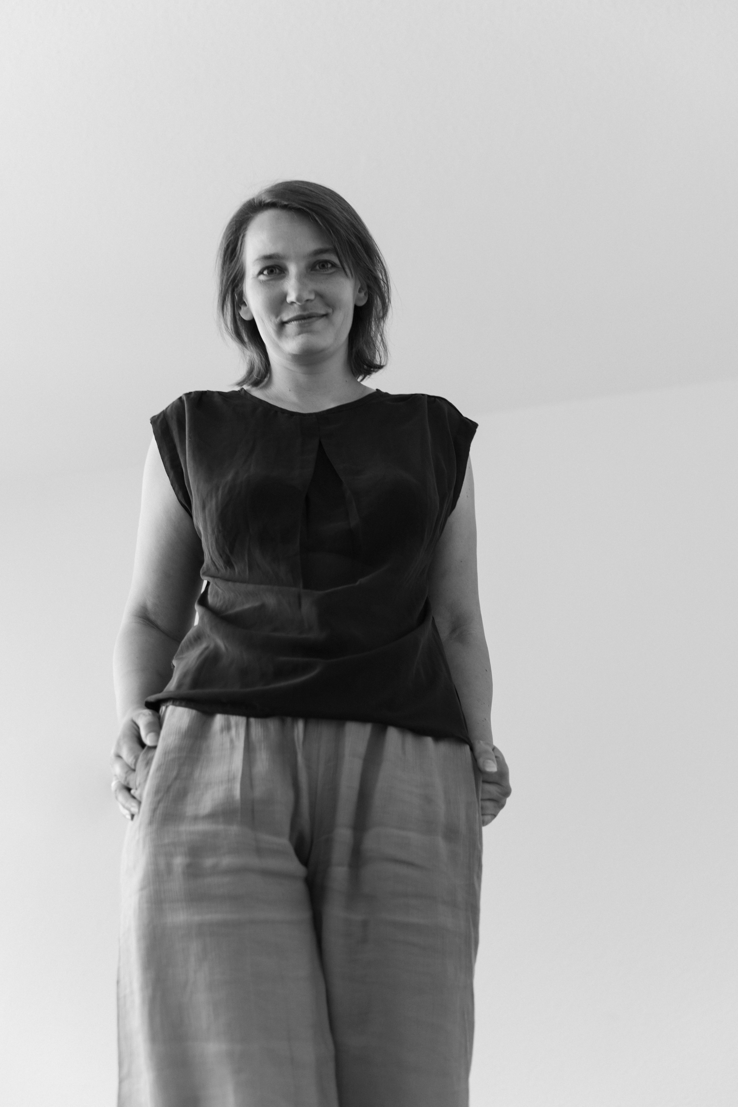 Schwarz-Weiß-Fotoshooting im Studio. Schwarz-weiß Fotografie in Münster. Fotografin Viktoria Roschen