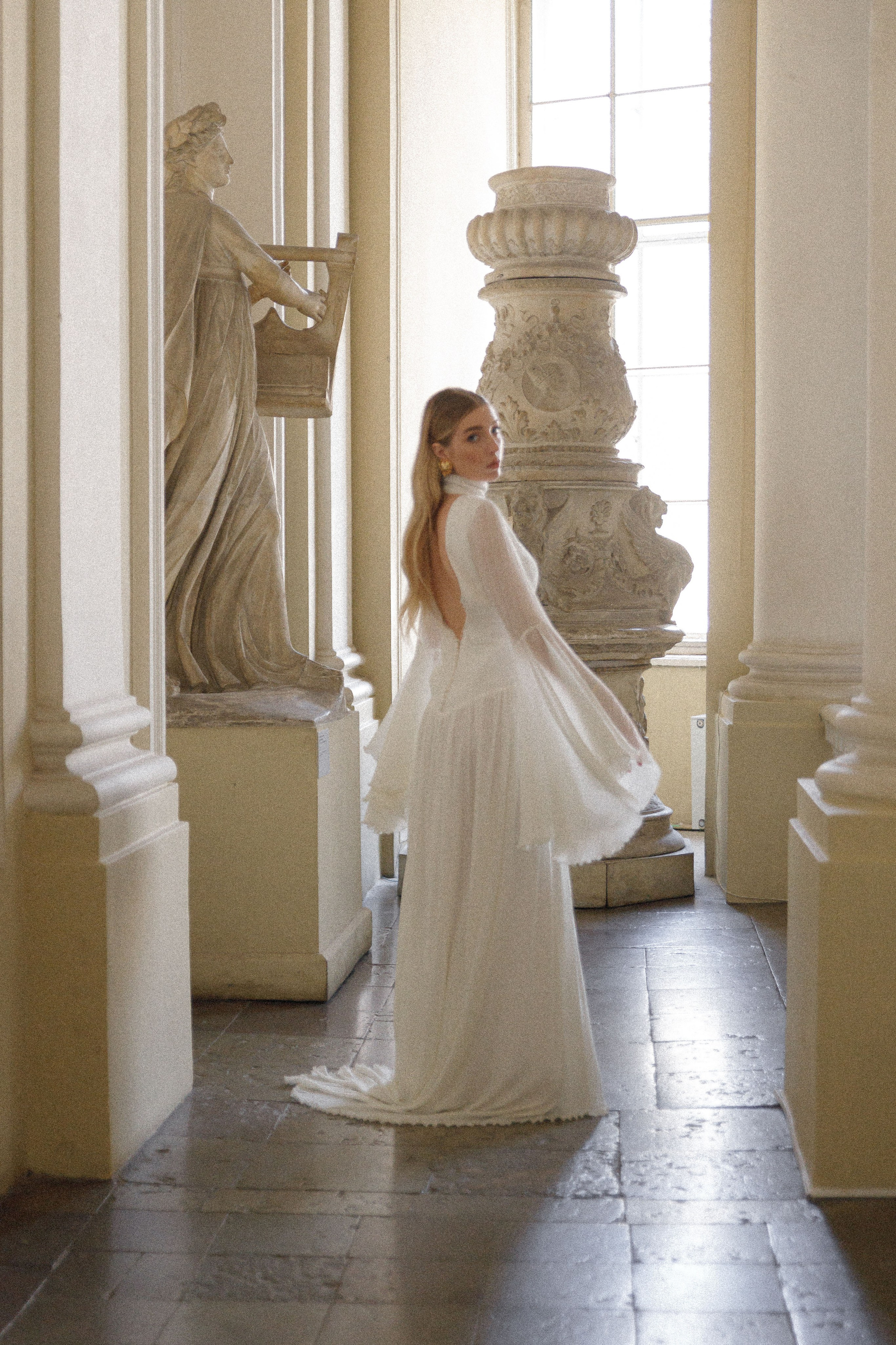 Museum elopement. Photographer Anna Curly | Weddings and Events in Dubai