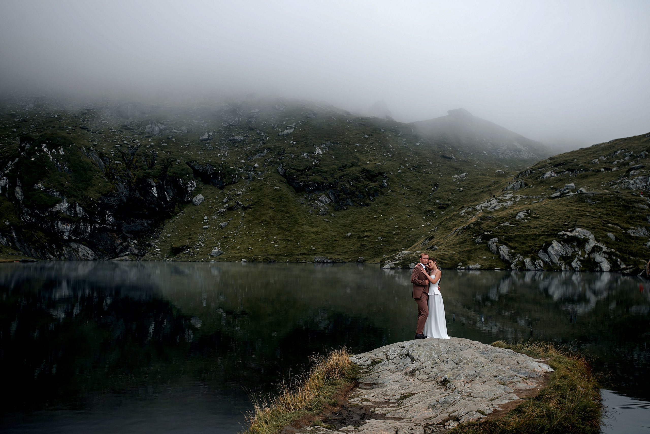 Lacul Bâlea, România. Victoria & Grigorie. Wedding photographer from Moldova Alexey Chipchiu