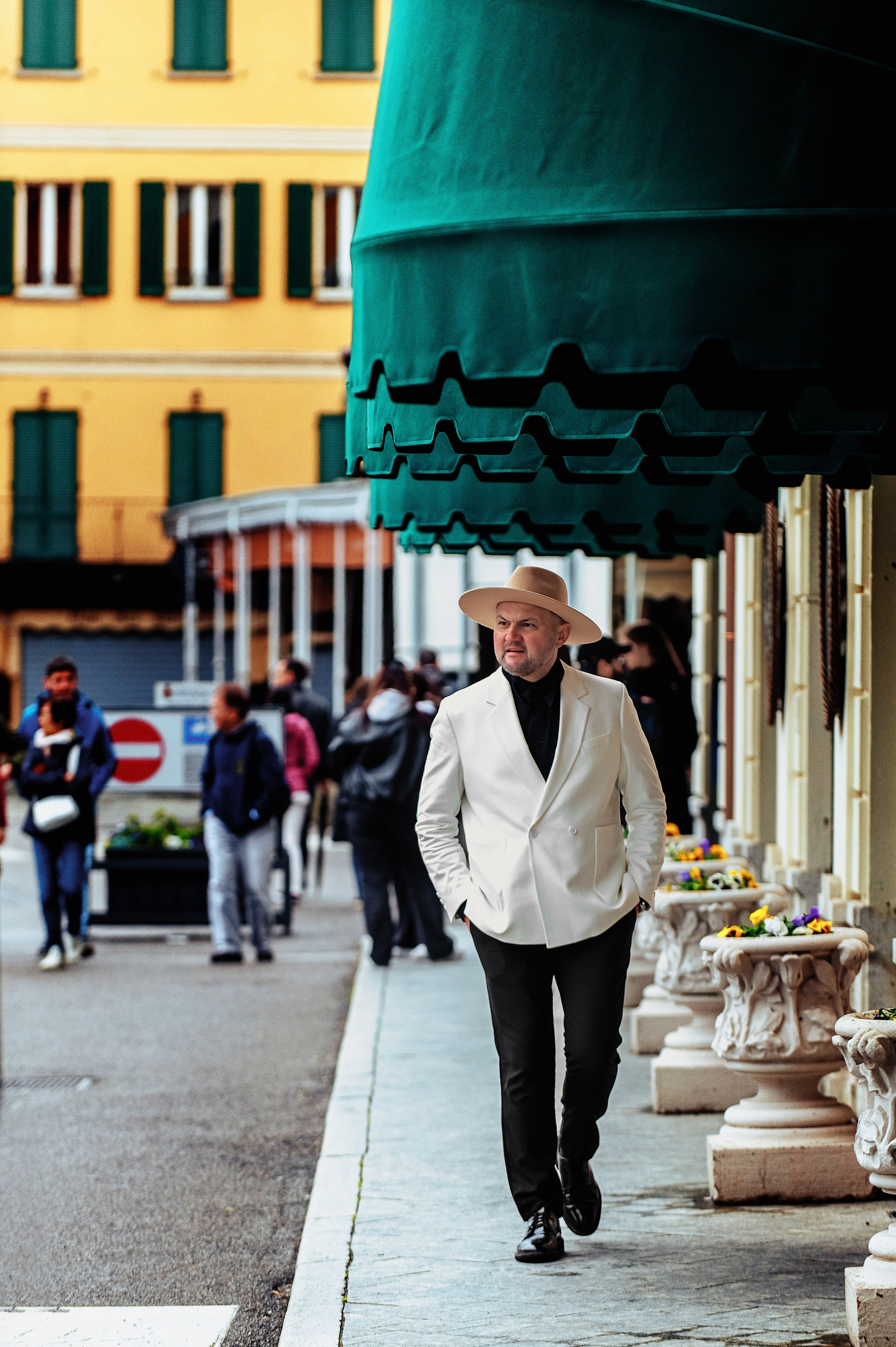 Como Evghenii. Wedding photographer from Moldova Alexey Chipchiu