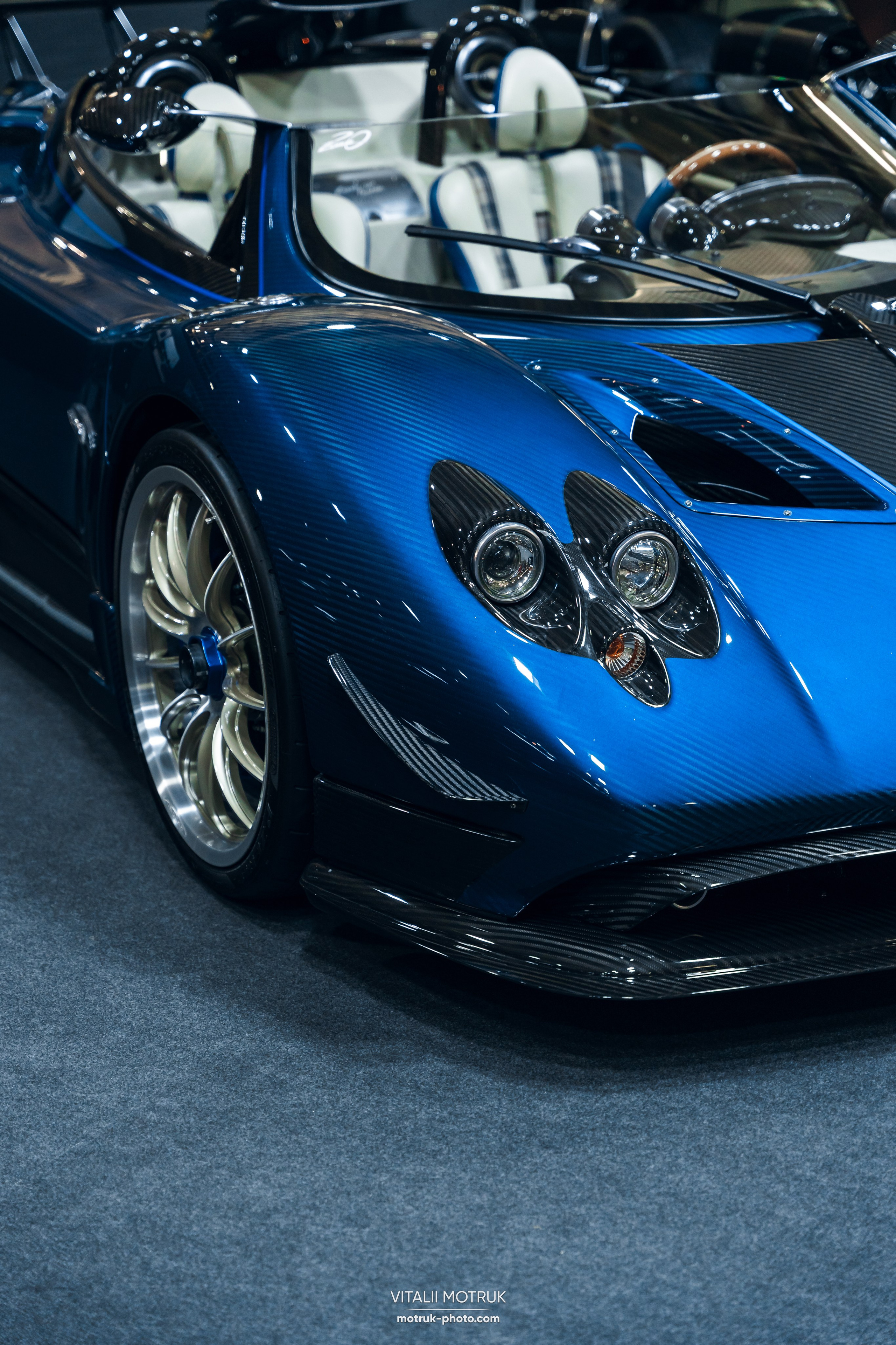 Retromobile 2026. Photographe de voitures à Paris — Vitalii Motruk