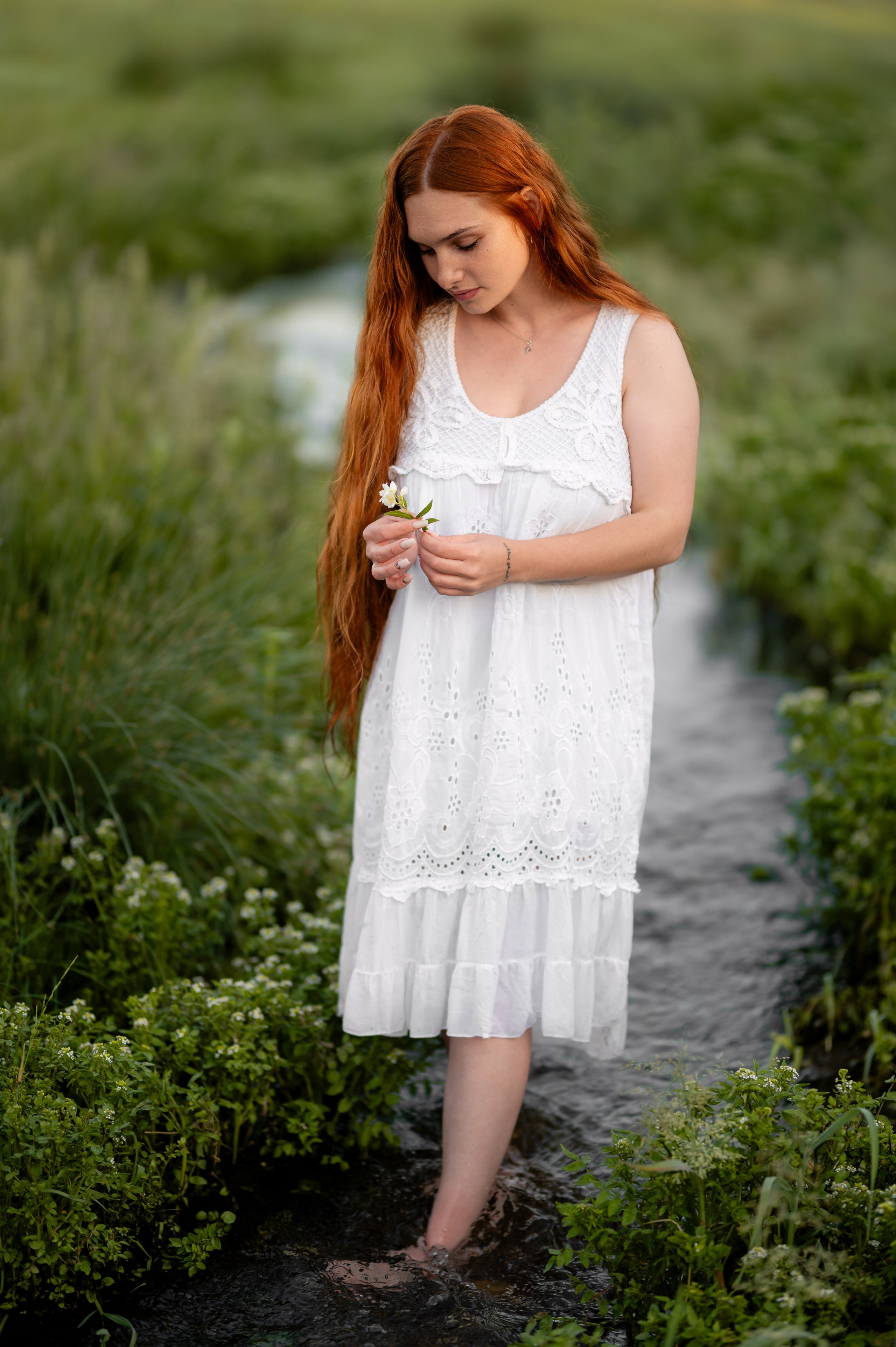 Poveste pe mal de râu. Home