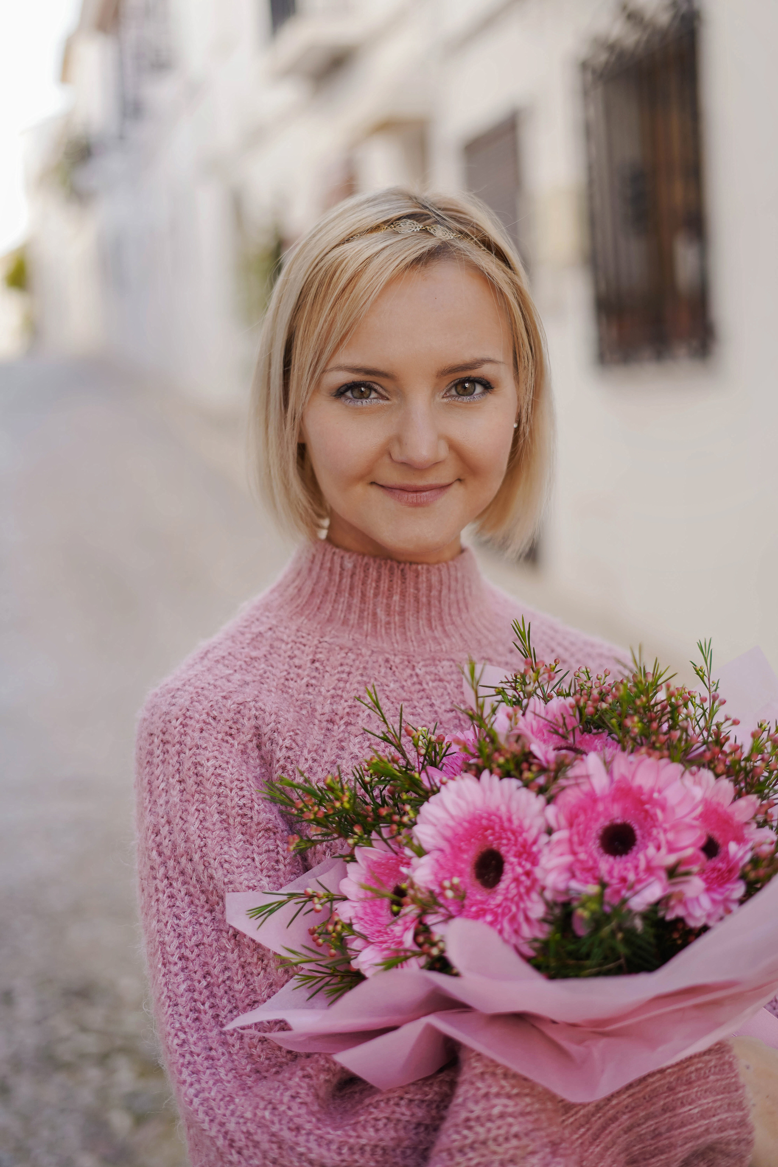 El paseo de Tatiana en Altea. Fotografo familiar, bodas, reportaje Diana Memetova Alicante, Benidorm
