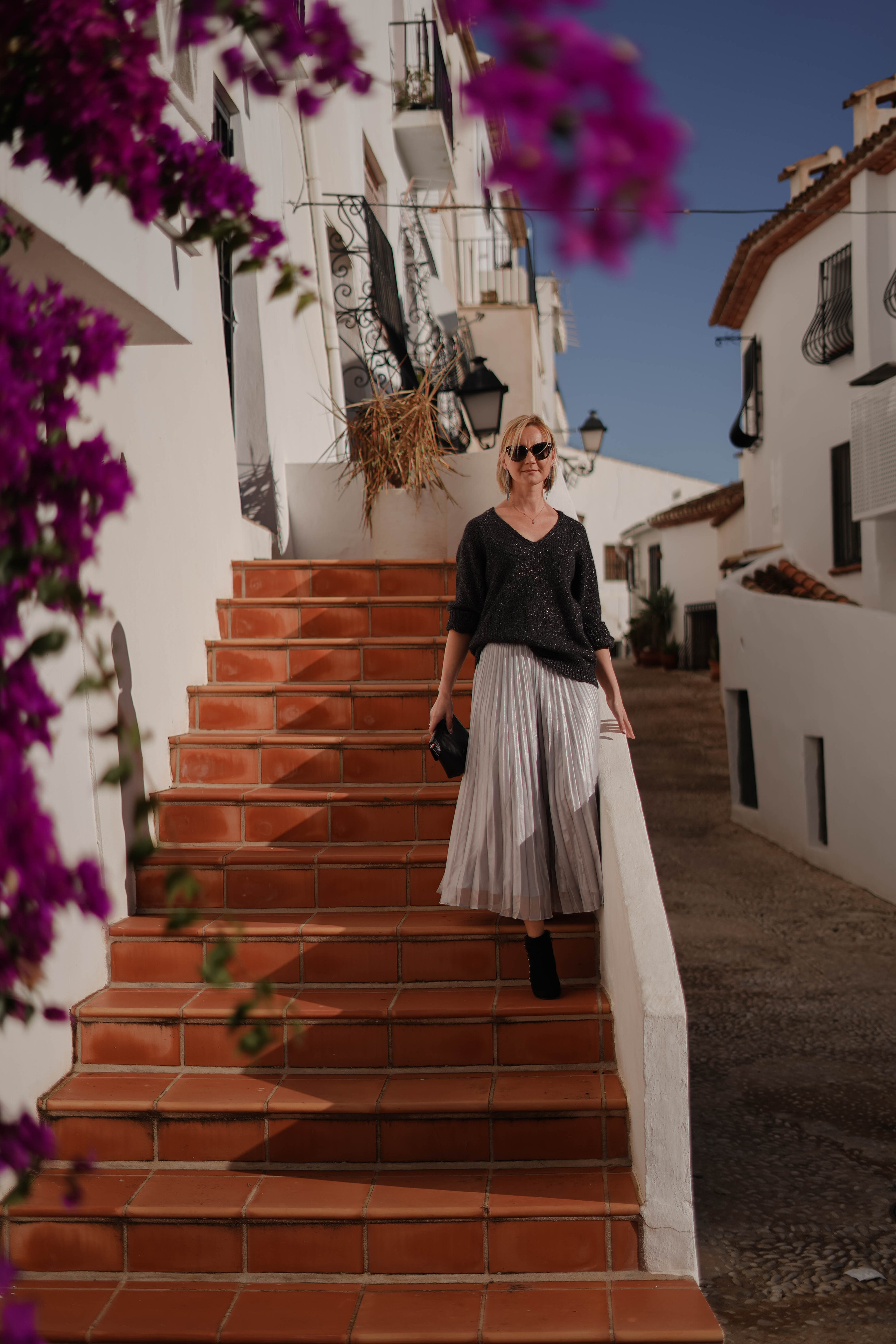 El paseo de Tatiana en Altea. Fotografo familiar, bodas, reportaje Diana Memetova Alicante, Benidorm