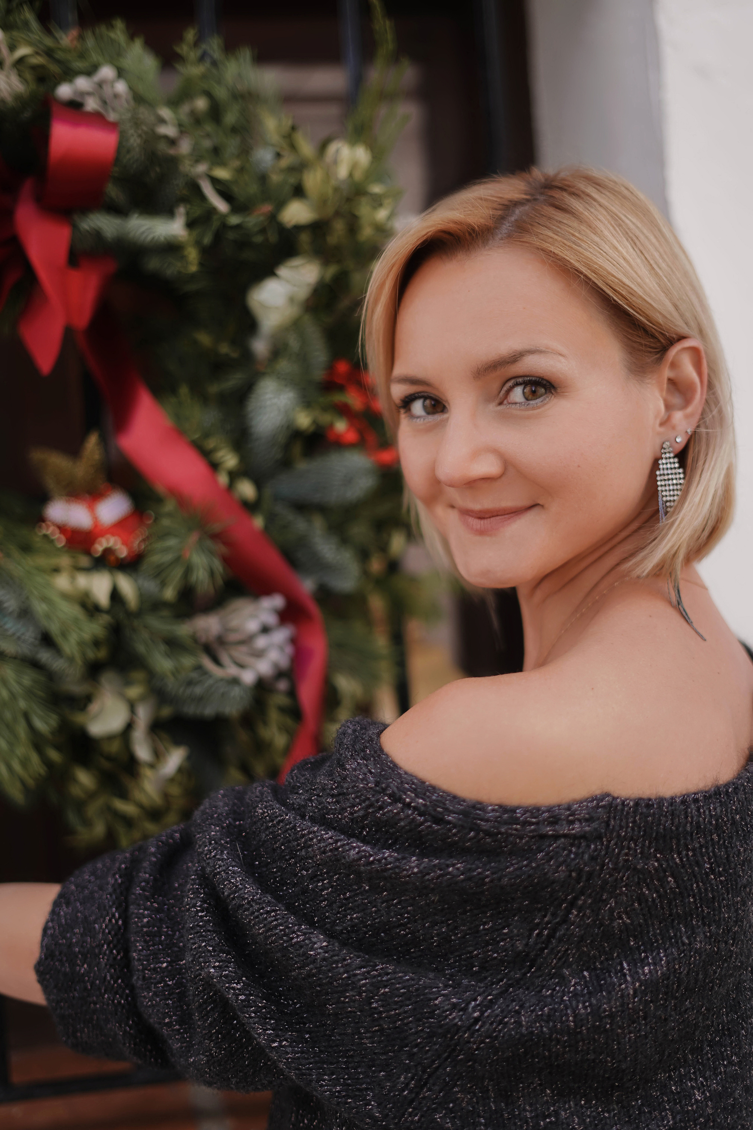 El paseo de Tatiana en Altea. Fotografo familiar, bodas, reportaje Diana Memetova Alicante, Benidorm