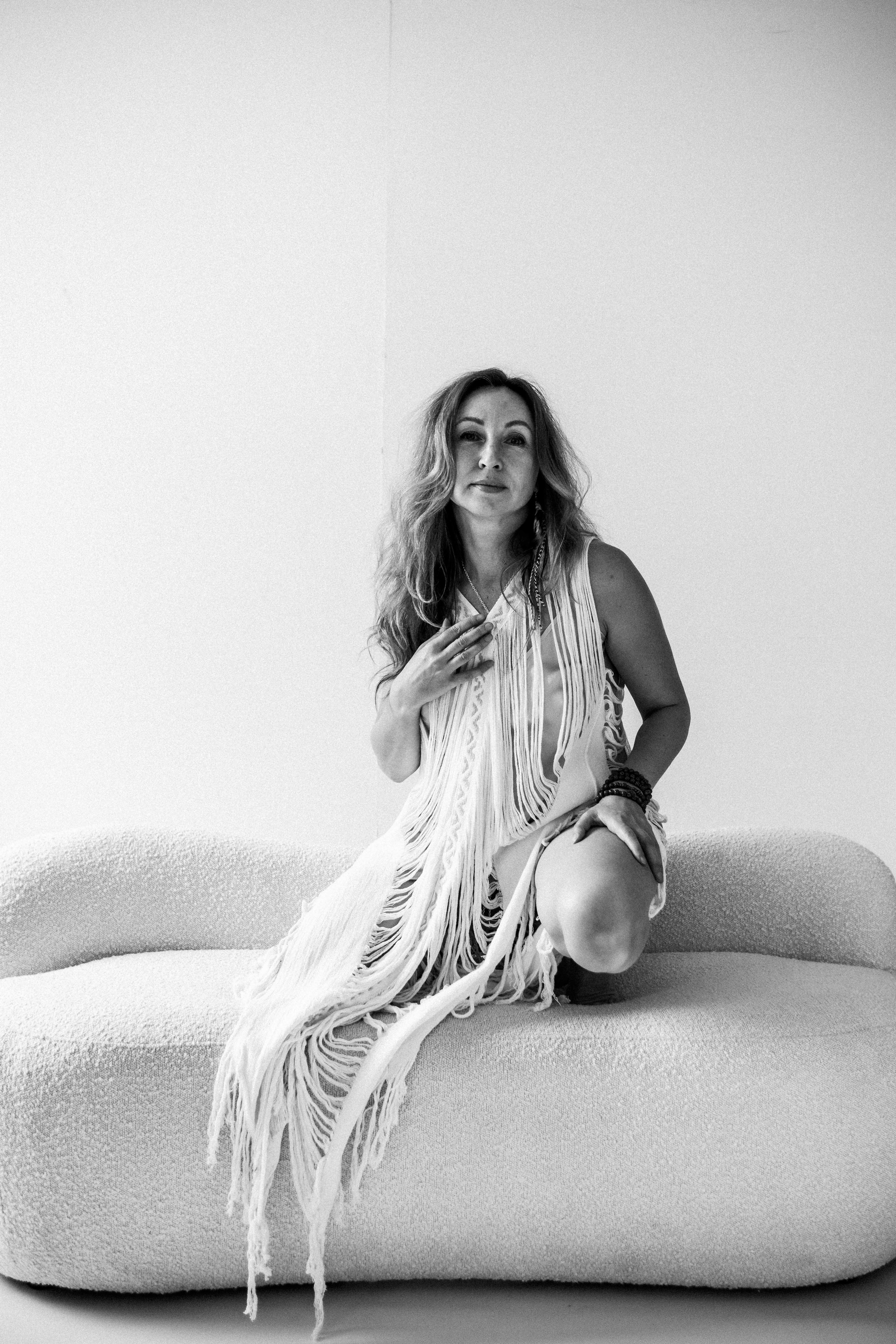 K. Rawnoir- Portrait photography by Daria Paliy.Timeless black&white portraits of women in NYC area