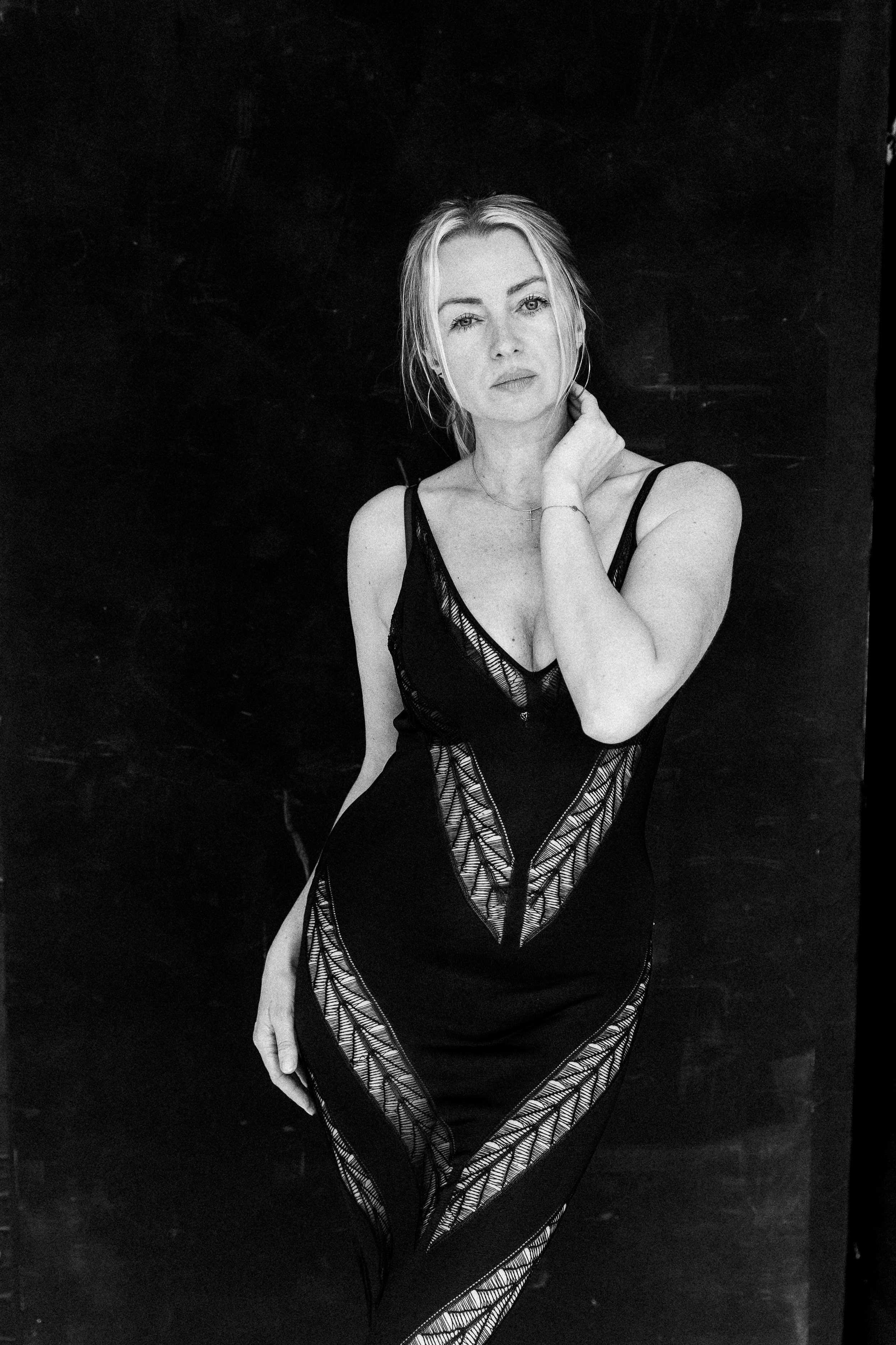 A. Rawnoir- Portrait photography by Daria Paliy.Timeless black&white portraits of women in NYC area