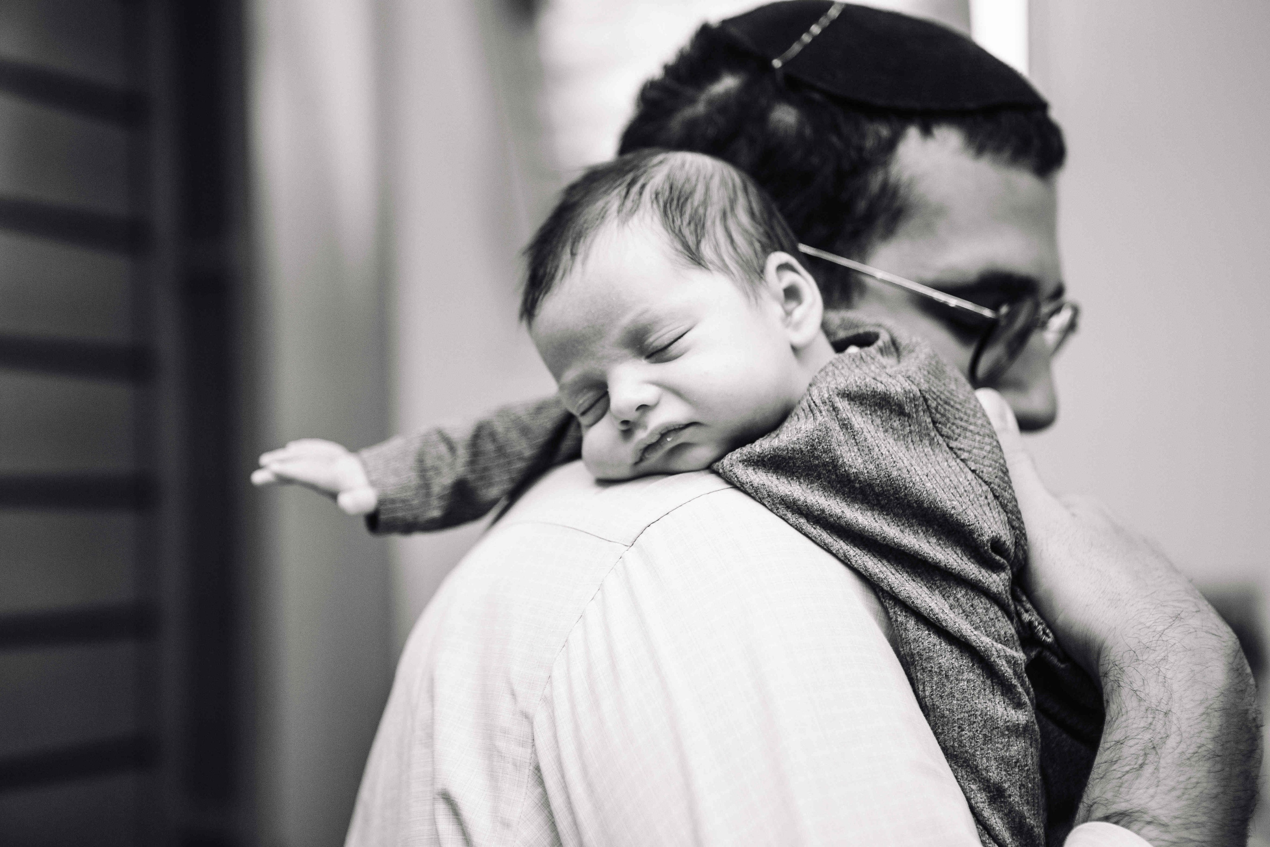 BRITH MILA IN THE SMALL SYNAGOGUE. PHOTOGRAPHER IN ISRAEL
