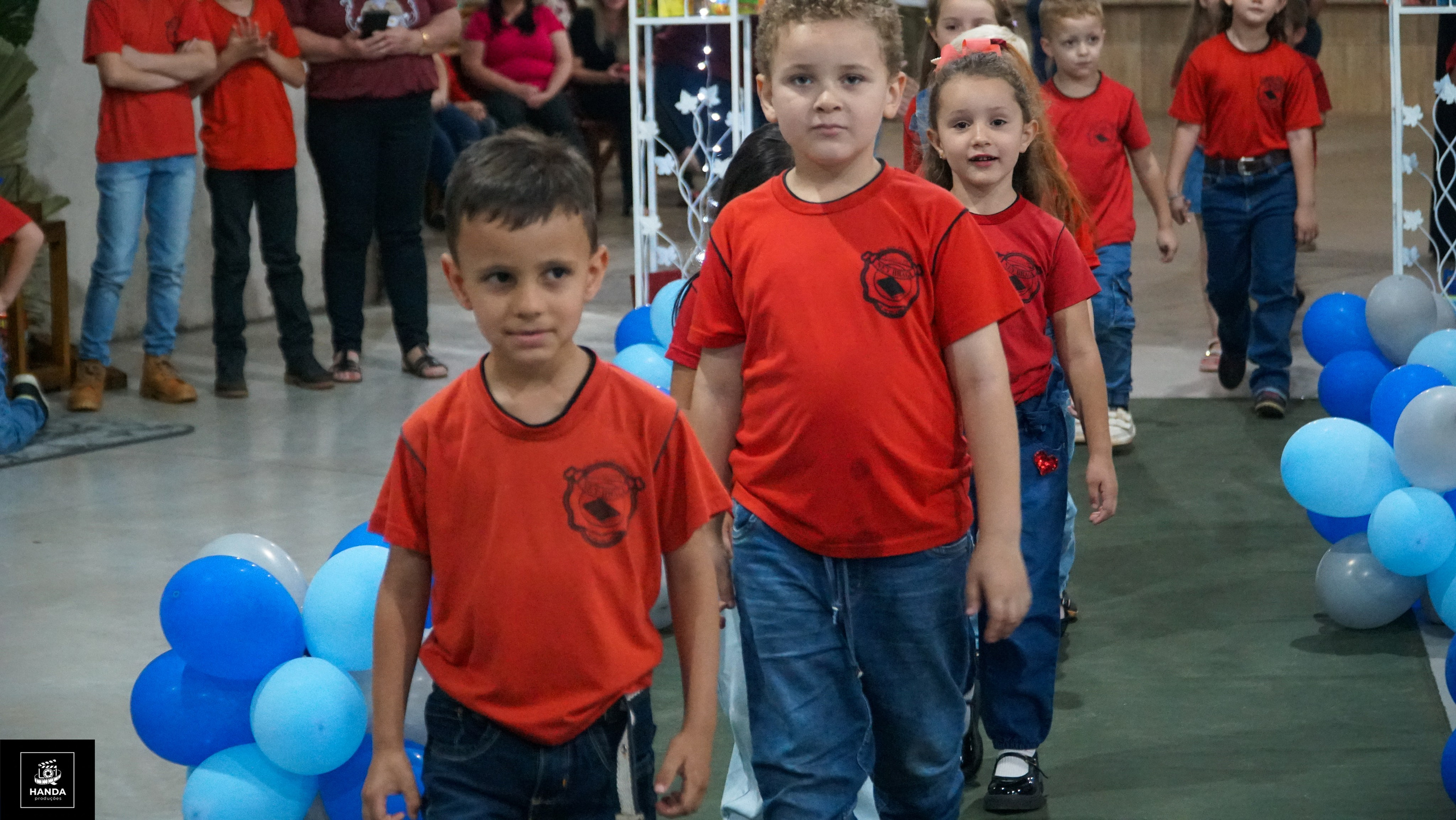 Noite autógrafos colégio Aurélio Buarque de Holanda. Handa Produções