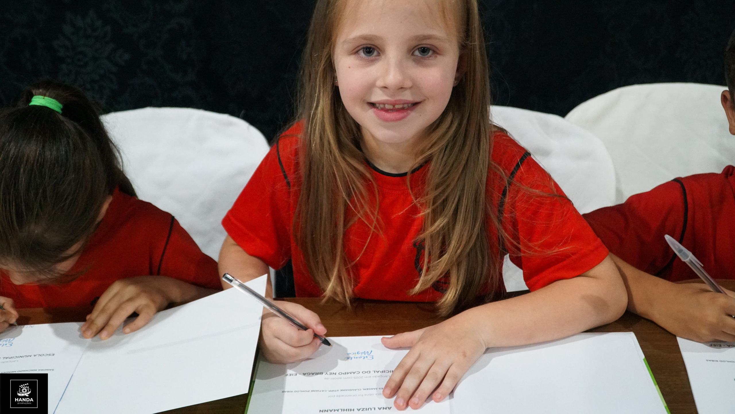 Noite autógrafos colégio Aurélio Buarque de Holanda. Handa Produções