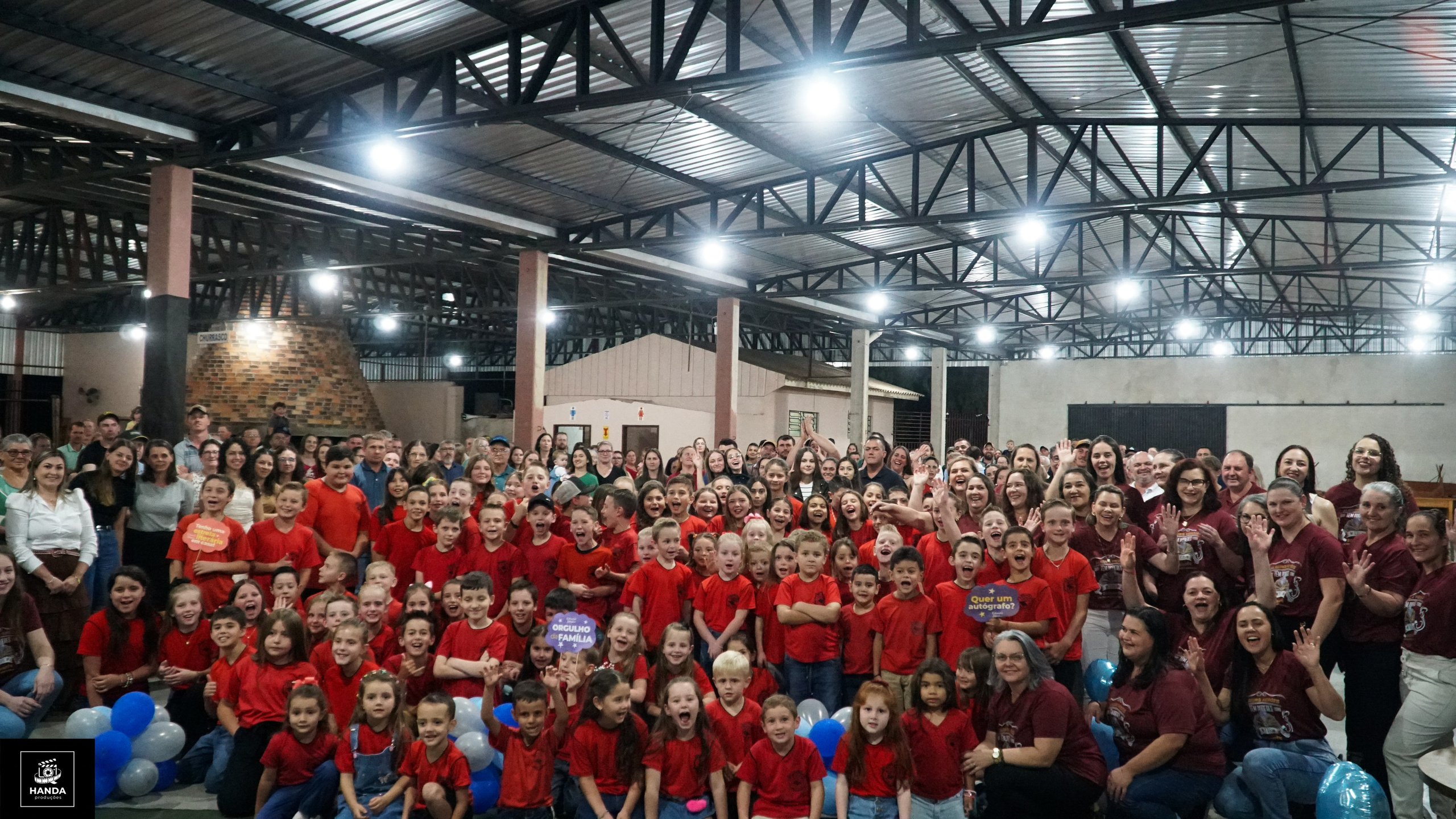 Noite autógrafos colégio Aurélio Buarque de Holanda. Handa Produções