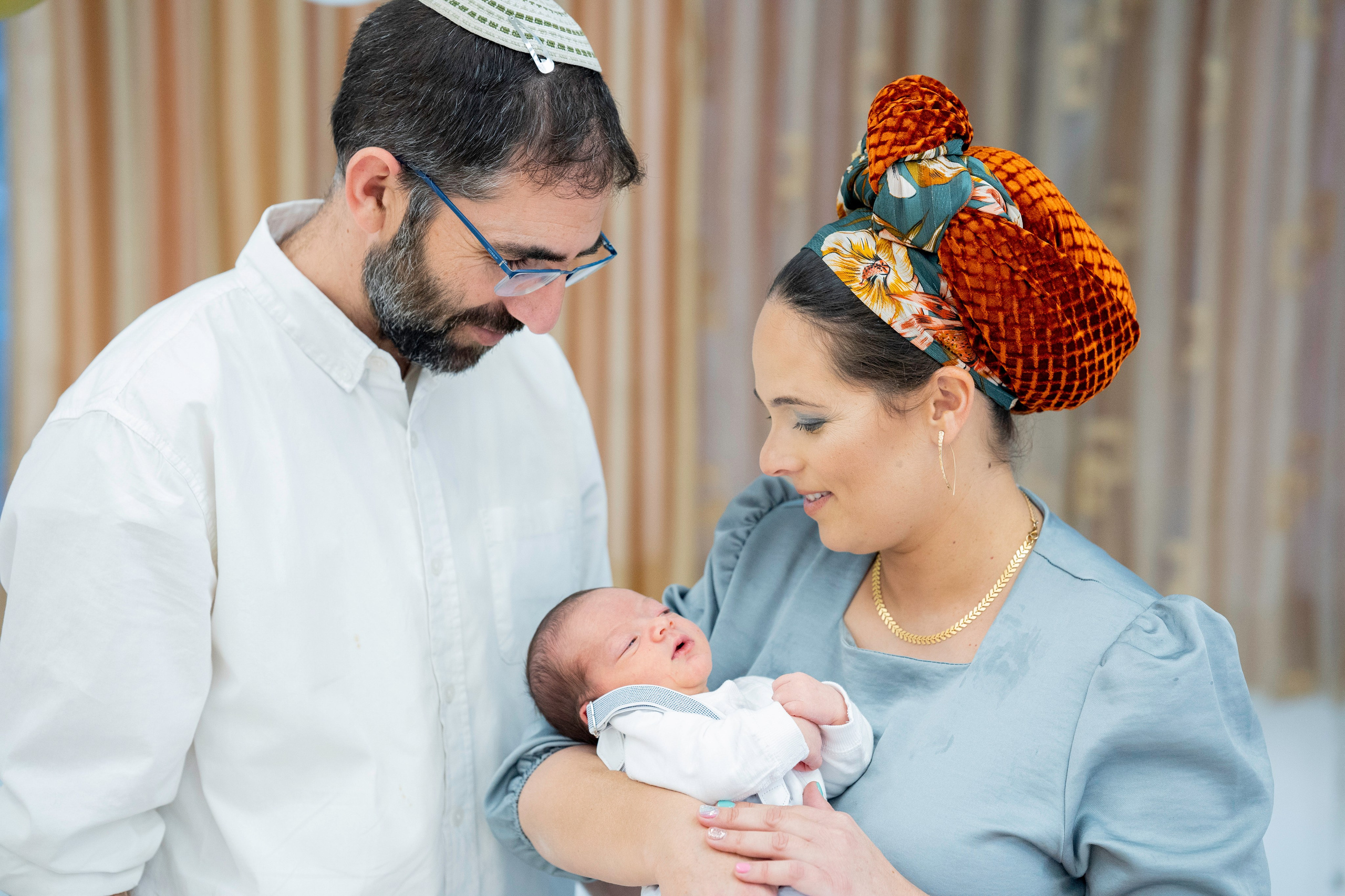 הברית של יוסף וחנה. יוסף מזרחי צילום חתונה, ברית וזוגיות. צלם מקצועי שאוהב להוציא אתכם הכי יפים ברגעים הכי מרגשים